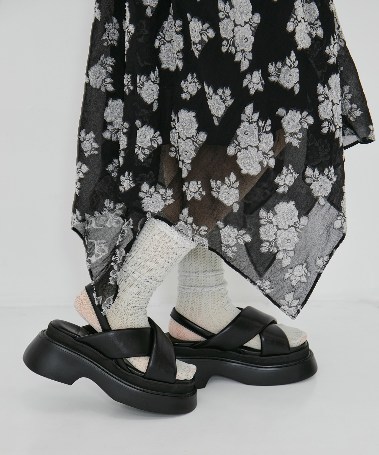 Padded Cross Sandals STUDIOUS