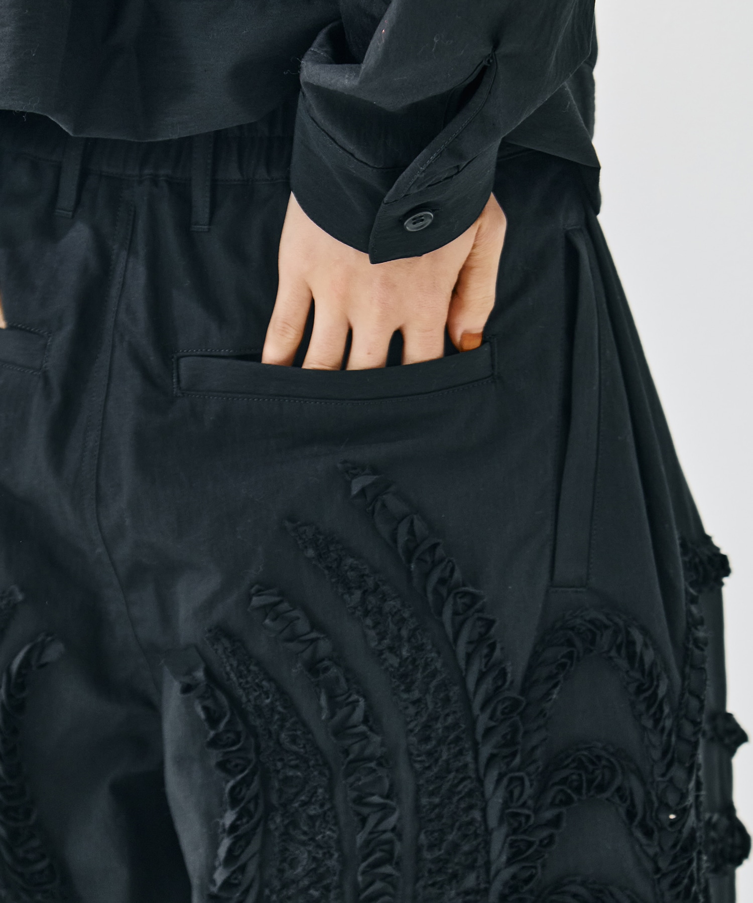 WIDE TATOO EMBROIDERY PANTS TAAKK