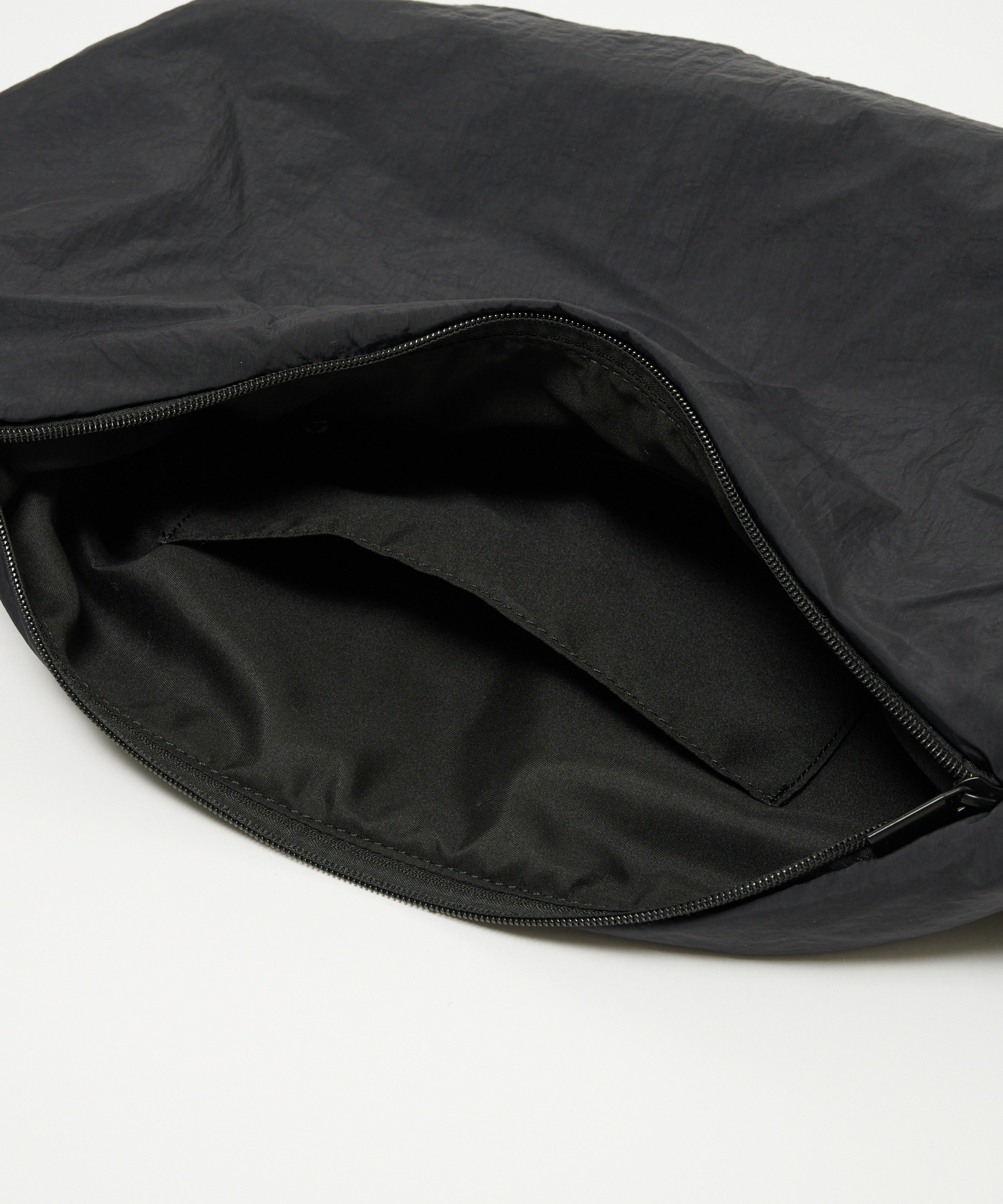 AIR NYLON SHOULDER BAG STUDIOUS