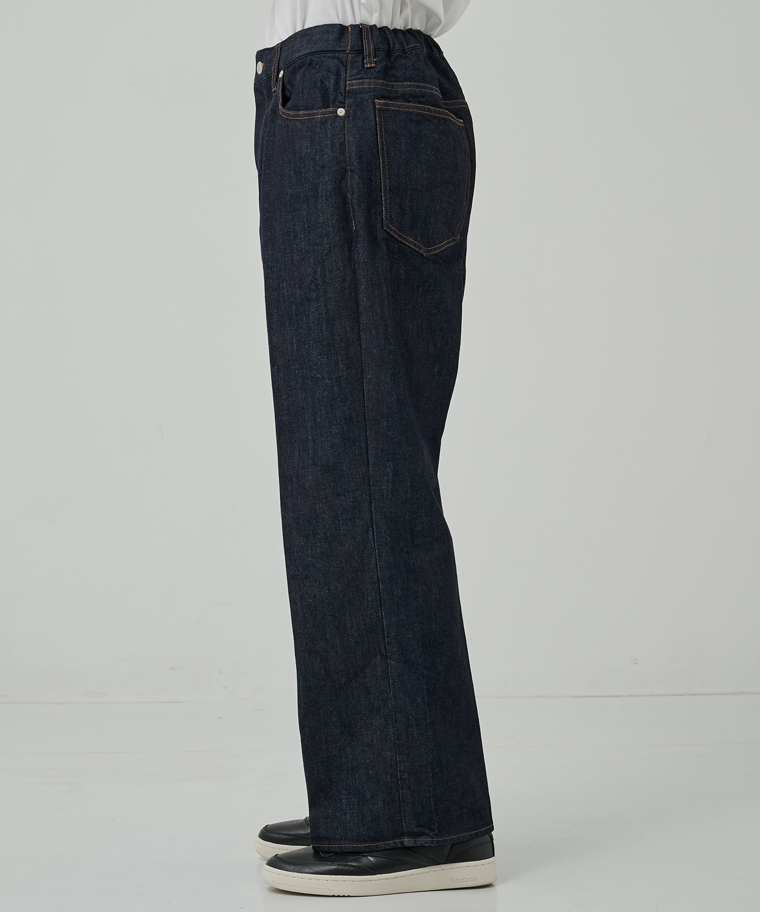 センタープレスが"消えない"デニム STUDIOUS