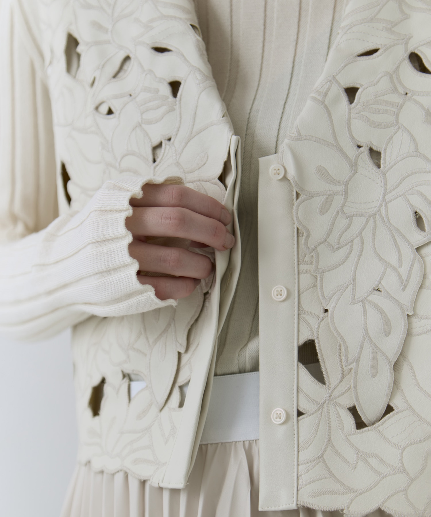 UND LACE CUTWORK VEST　TOP AMERI