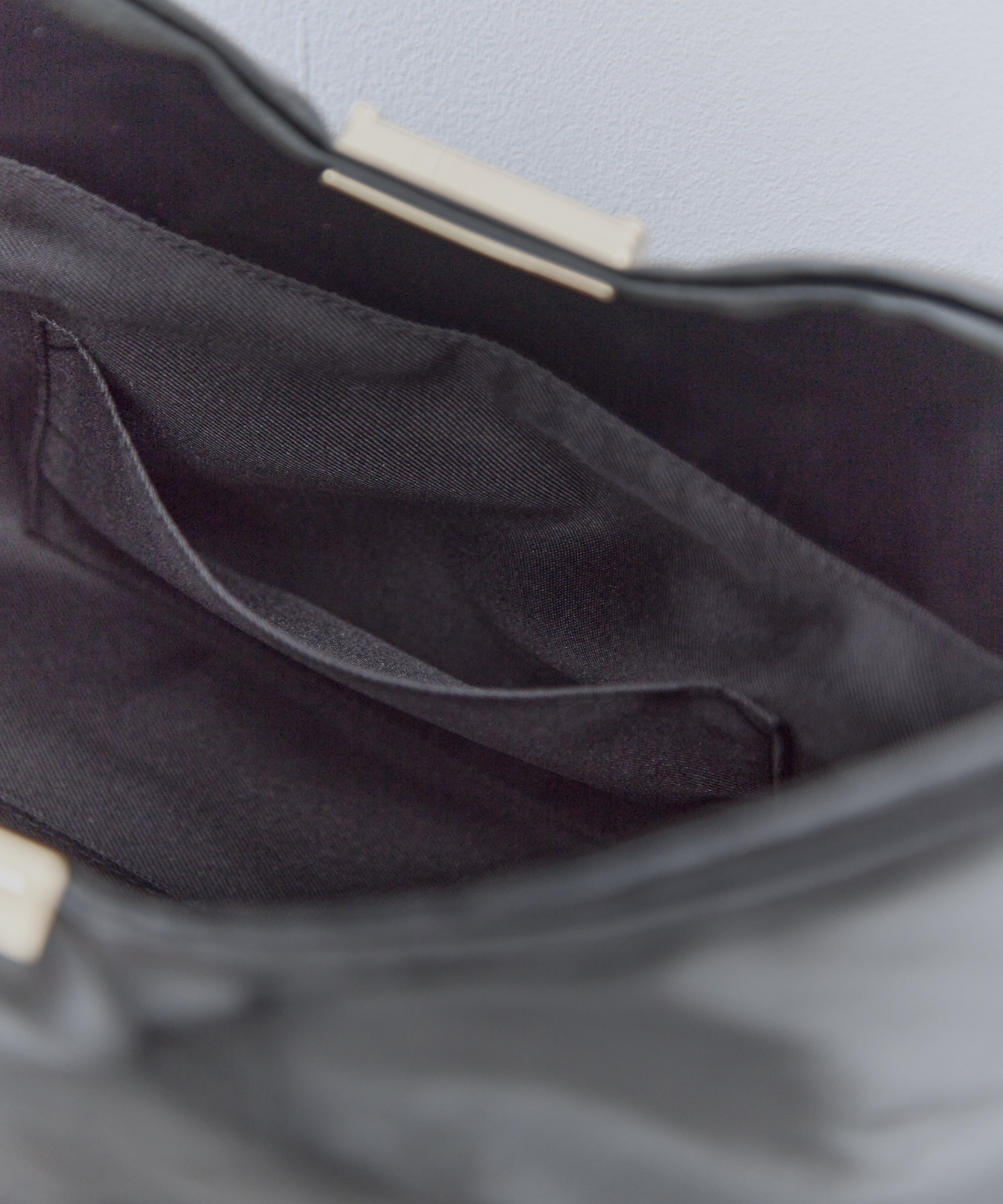 UND PARTS ACCENT ONE HANDLE BAG AMERI