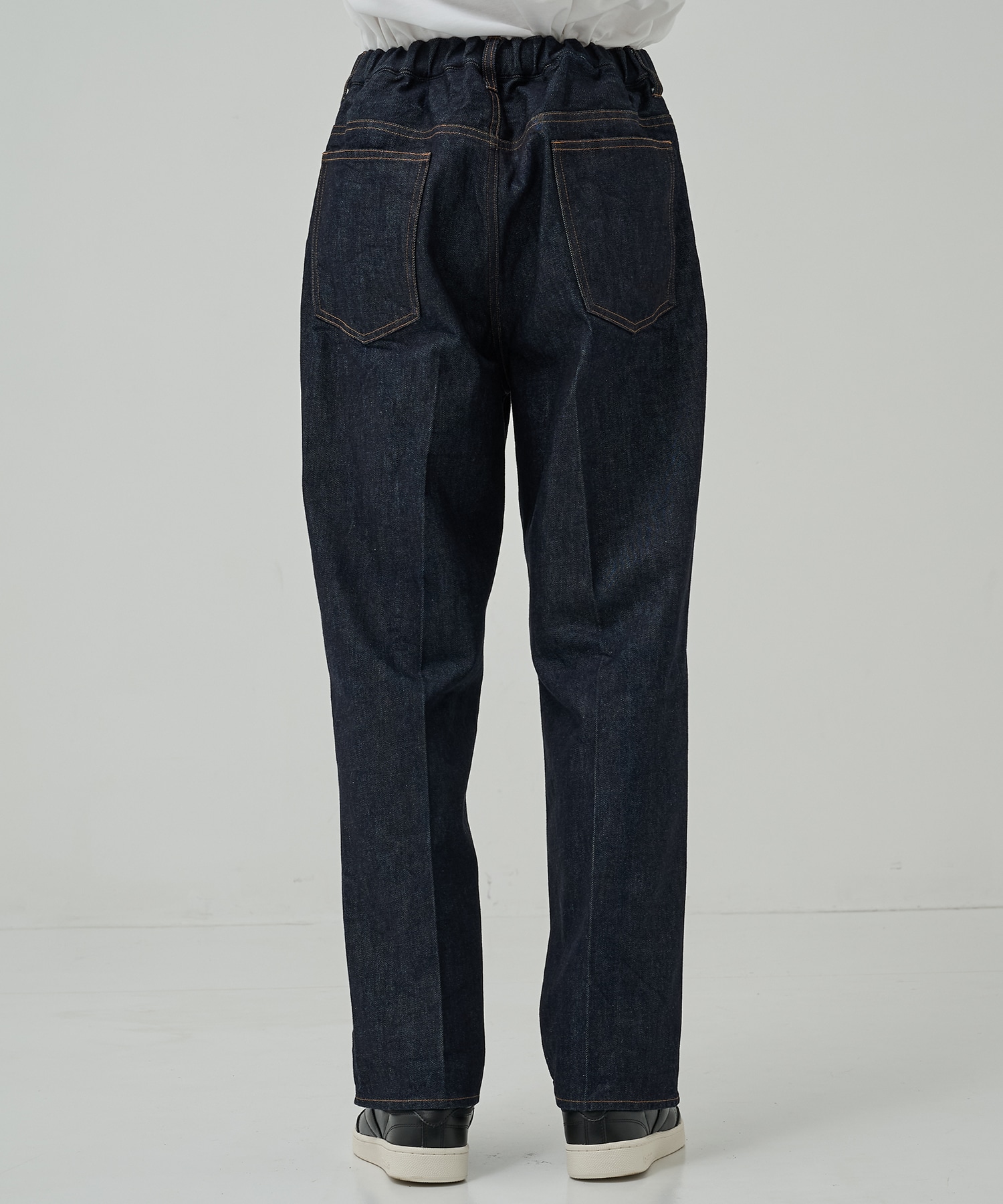 センタープレスが"消えない"デニム STUDIOUS