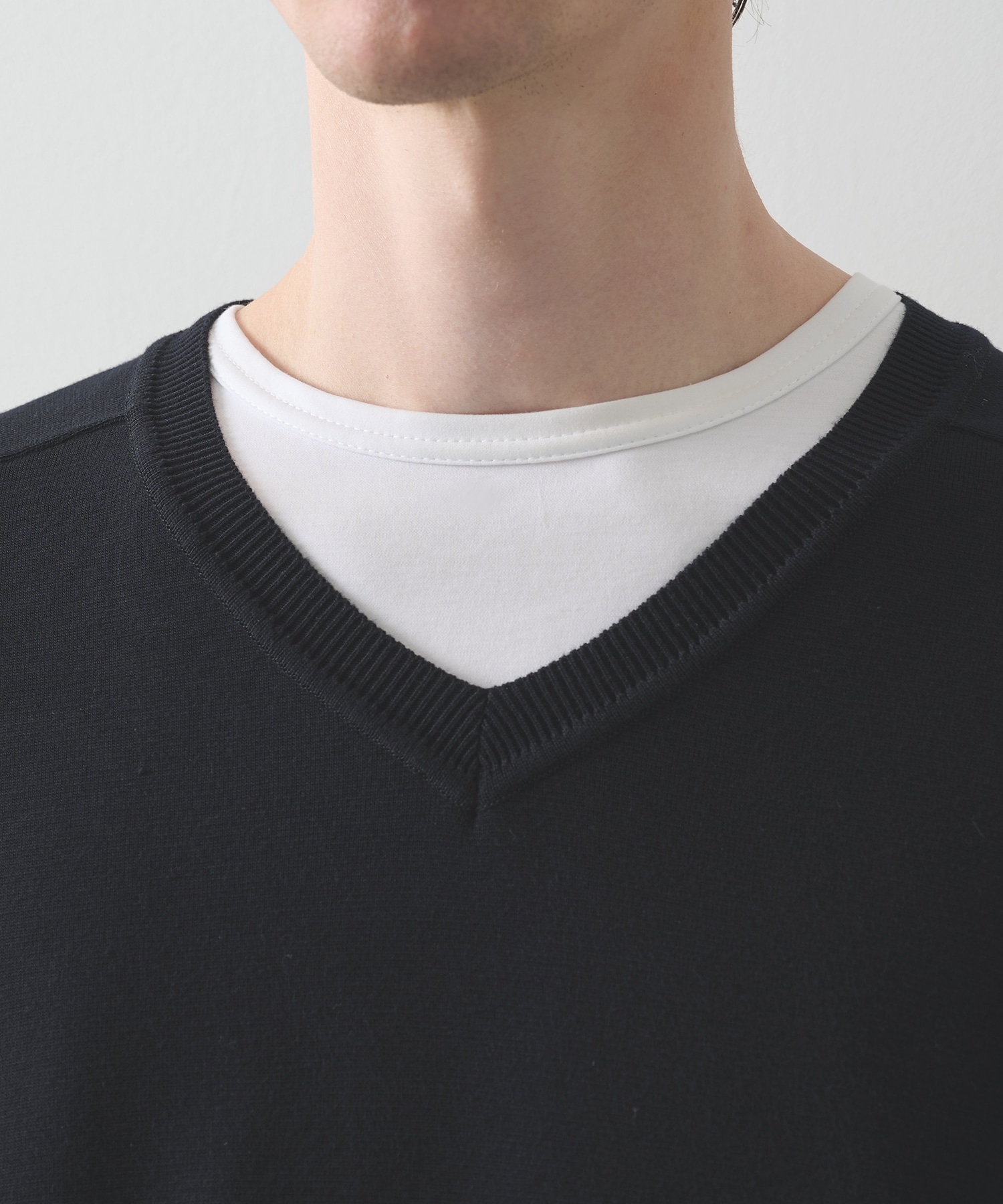 Smooth Silky V neck Knit STUDIOUS