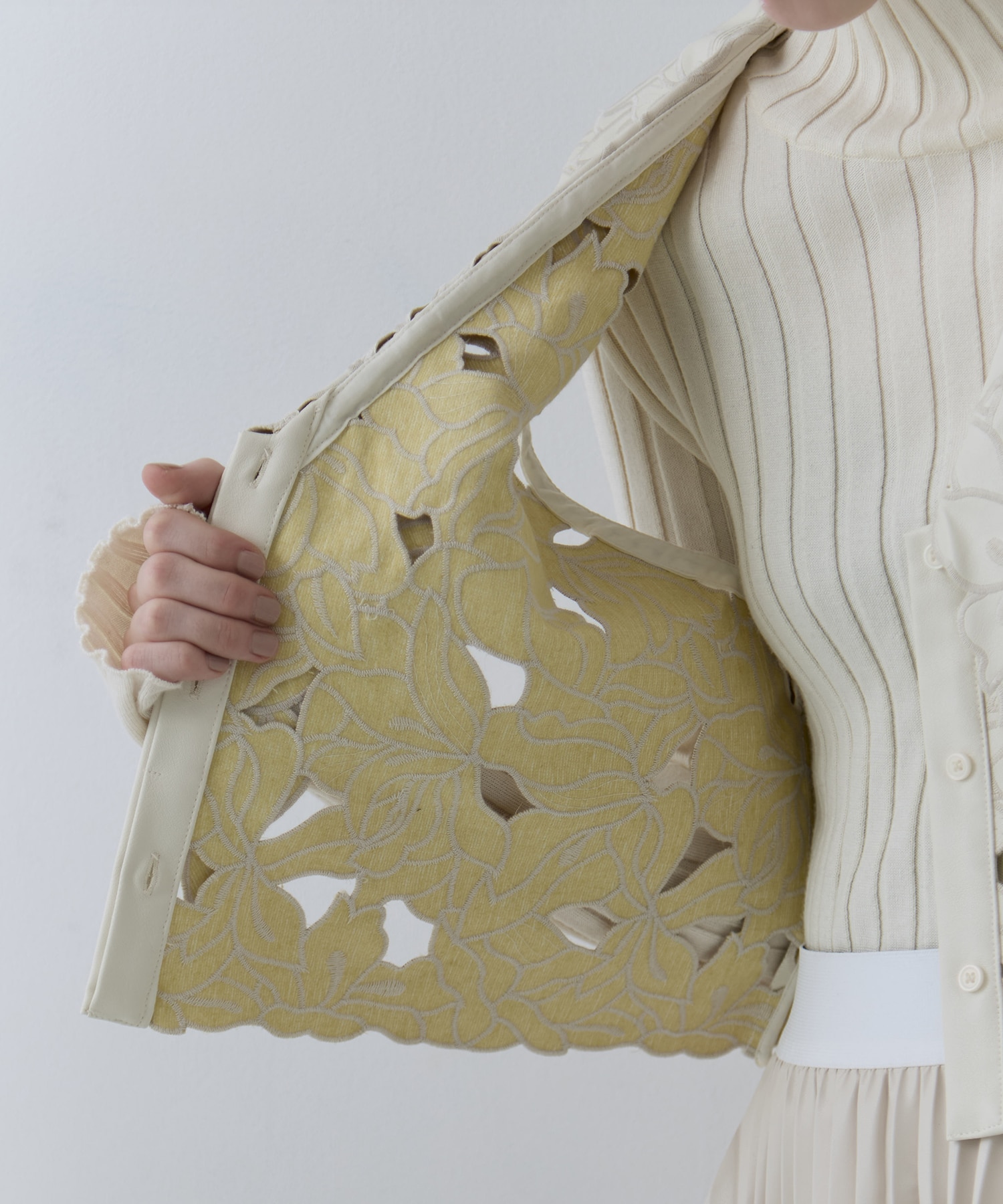 UND LACE CUTWORK VEST　TOP AMERI