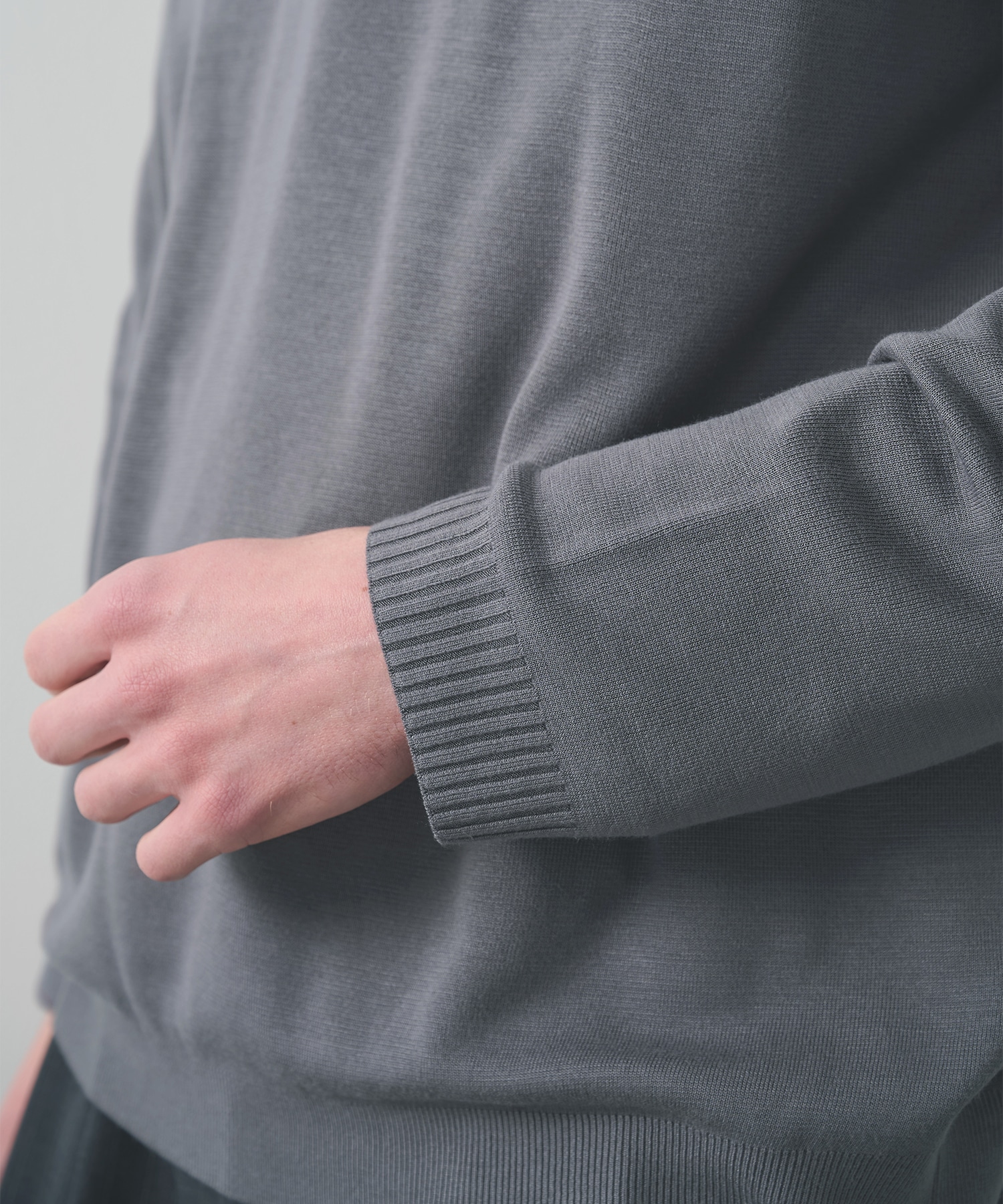 Smooth Silky V neck Knit STUDIOUS