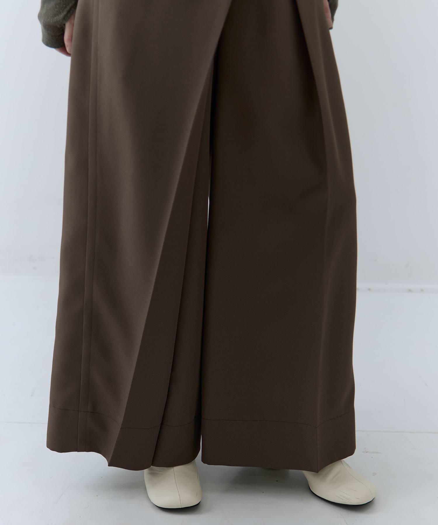 Asymmetric Tucked Flare Trousers STUDIOUS