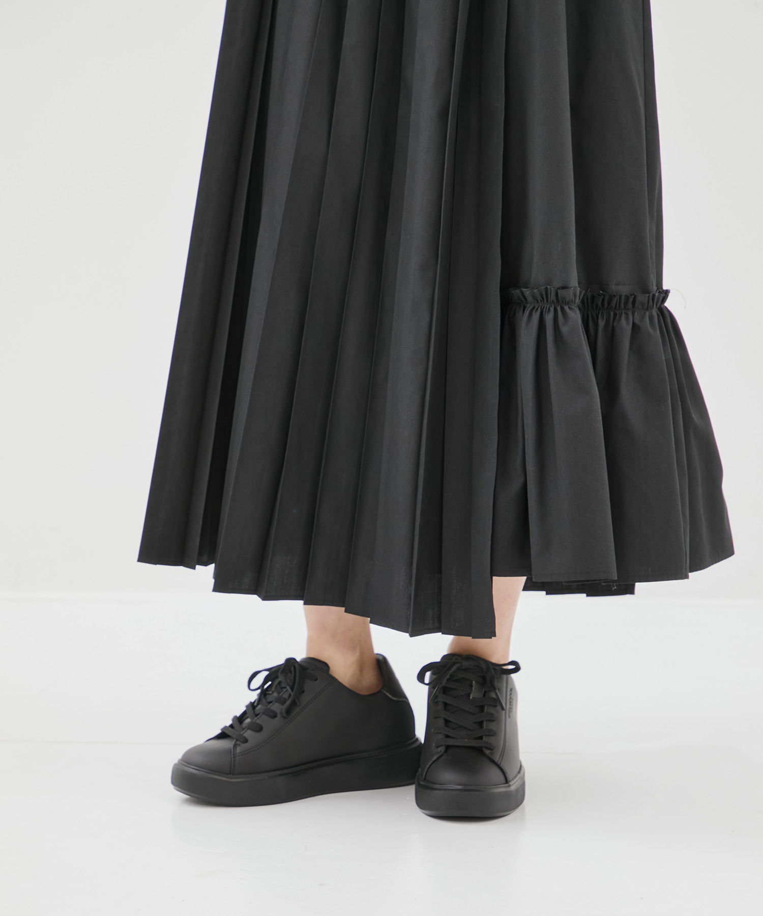 Asymmetry pleats one-piece STUDIOUS