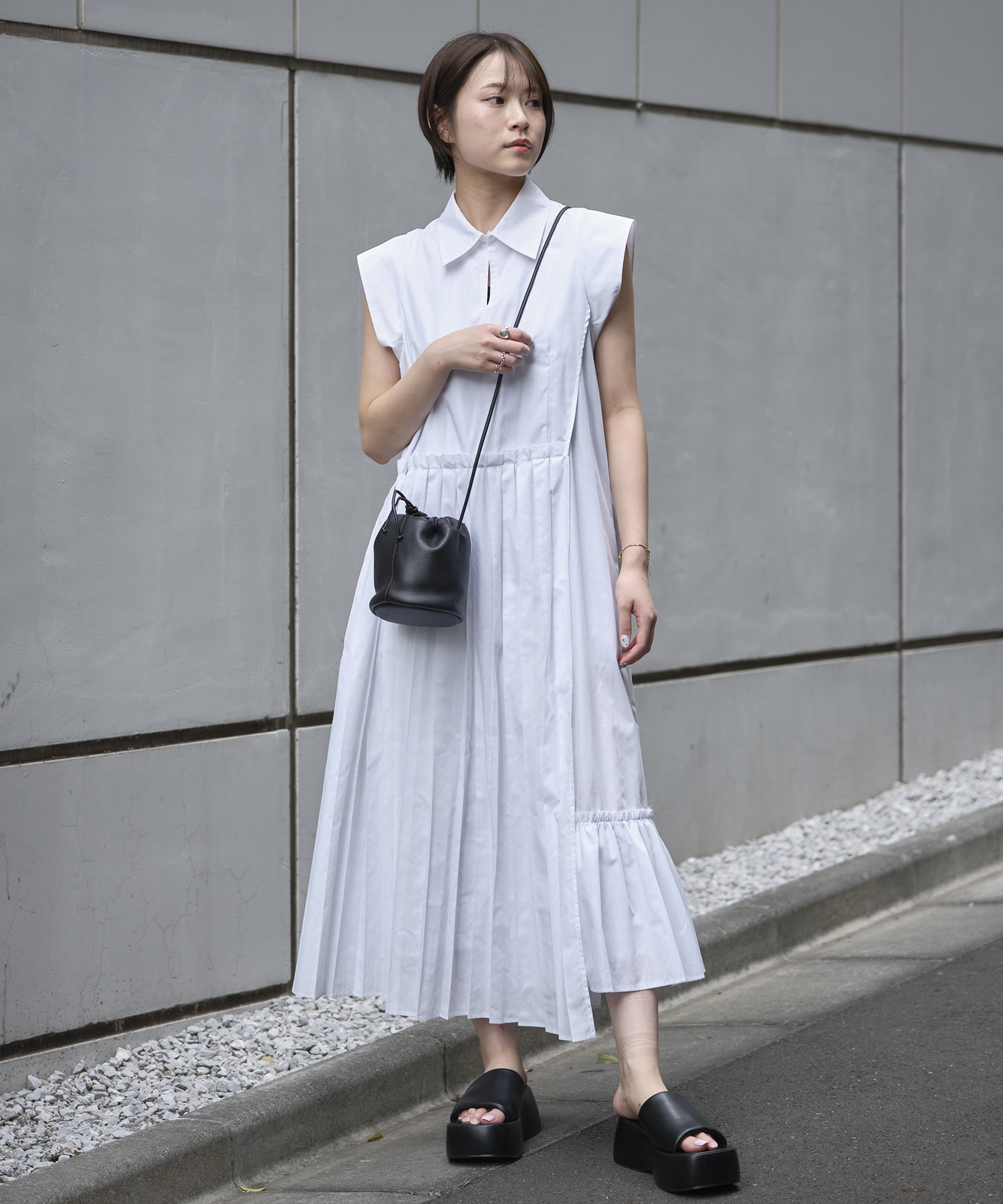 Asymmetry pleats one-piece STUDIOUS