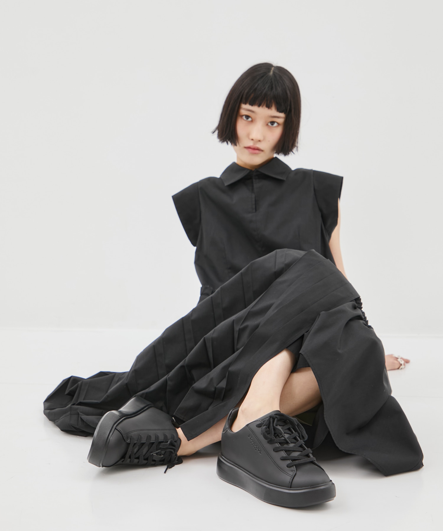 Asymmetry pleats one-piece STUDIOUS