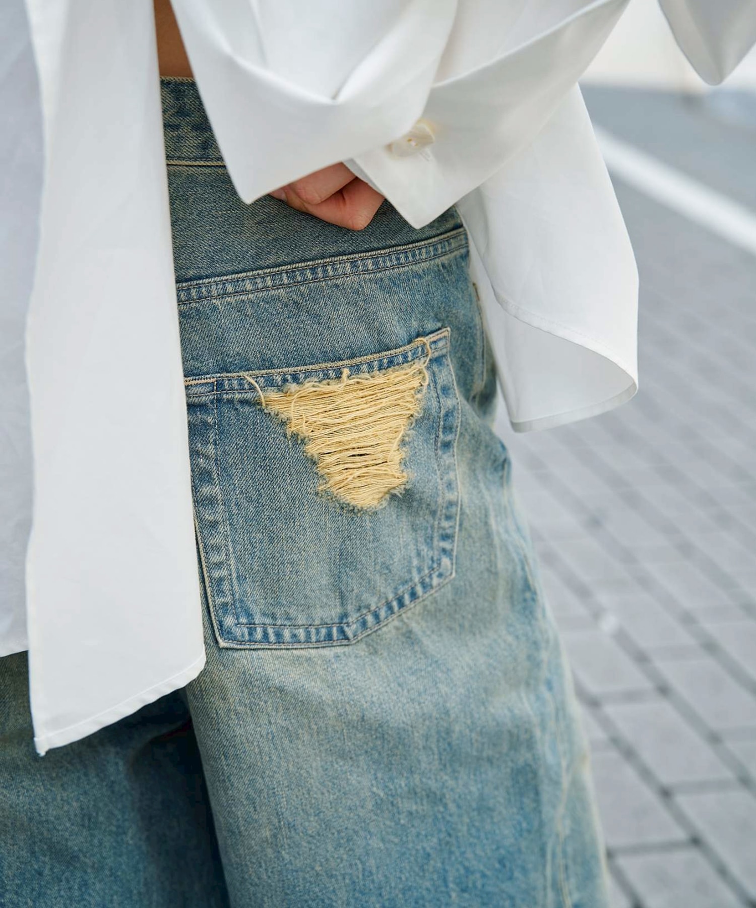 Damaged Barrel Leg Jeans STUDIOUS