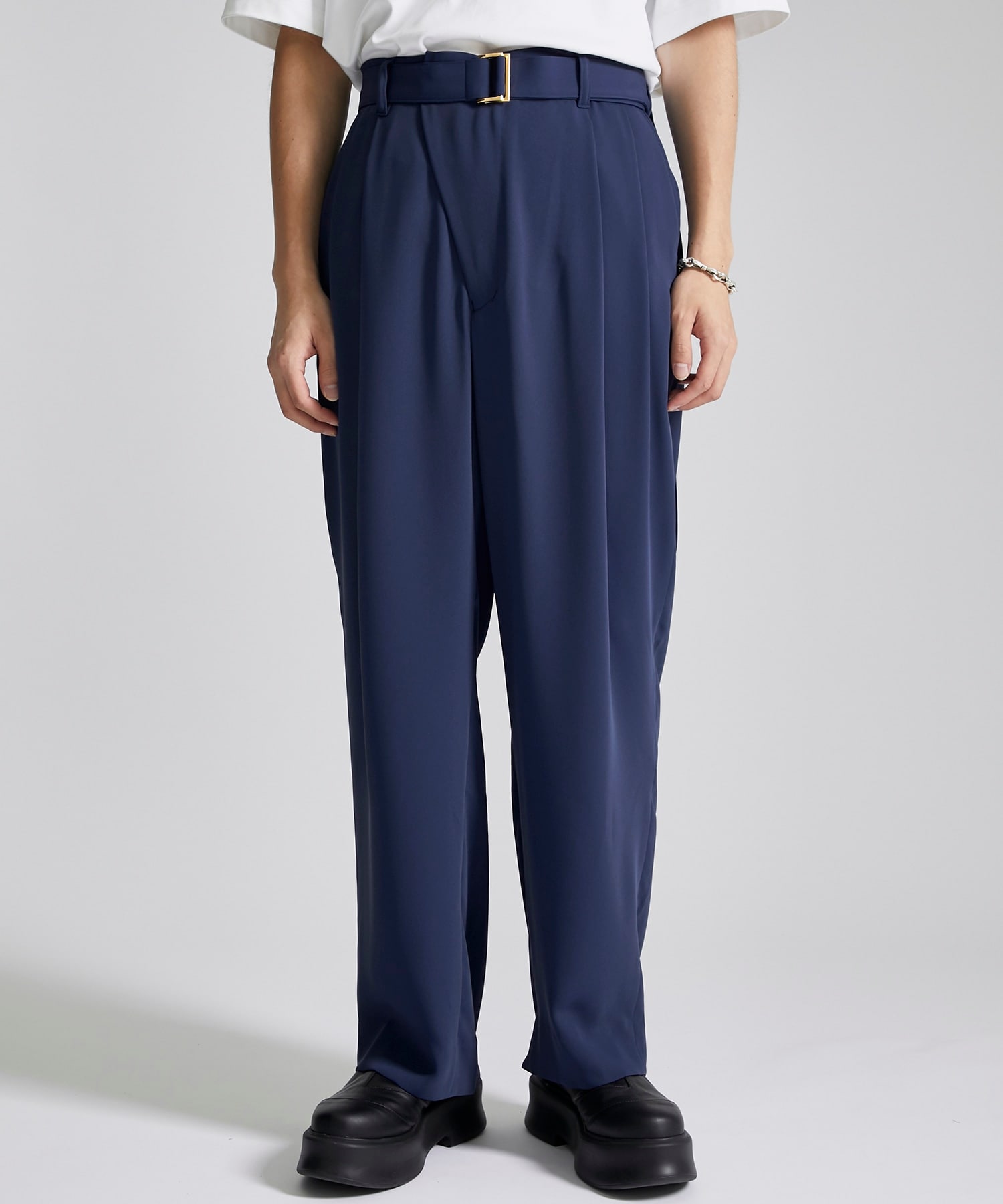 2 Tuck Wide Pants with long belt(2 BLUE): CULLNI: MENS｜ STUDIOUS 