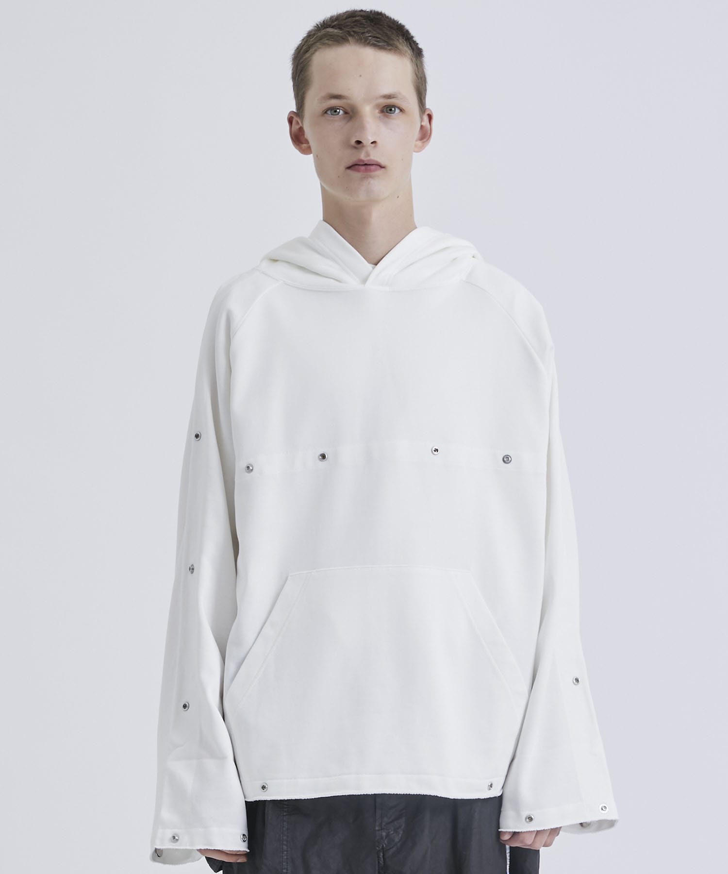 DOT BUTTON ADJUSTMENT SWEAT PARKER ALMOSTBLACK