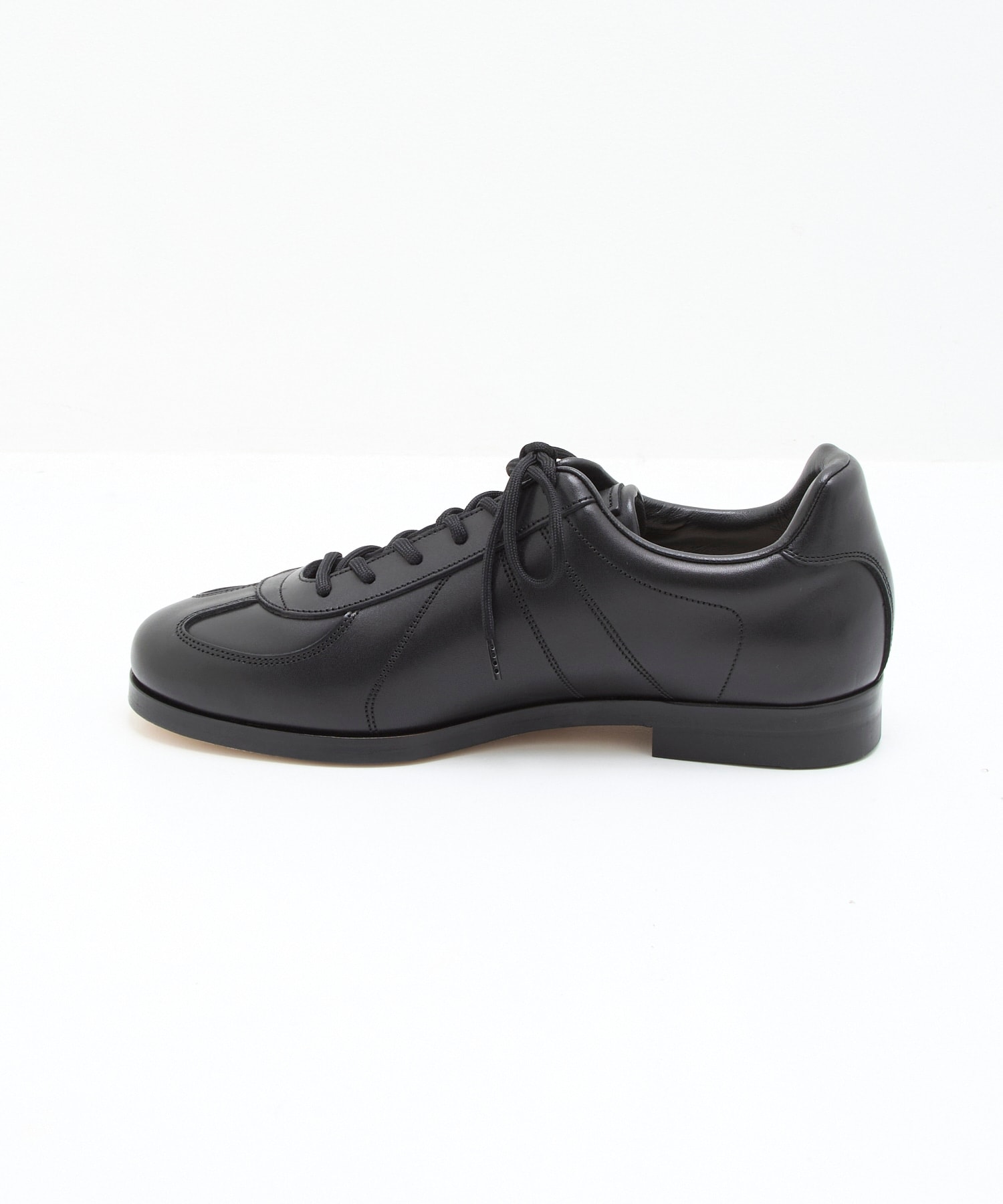 NON-SPORTY SNEAKERS(GERMAN) foot the coacher