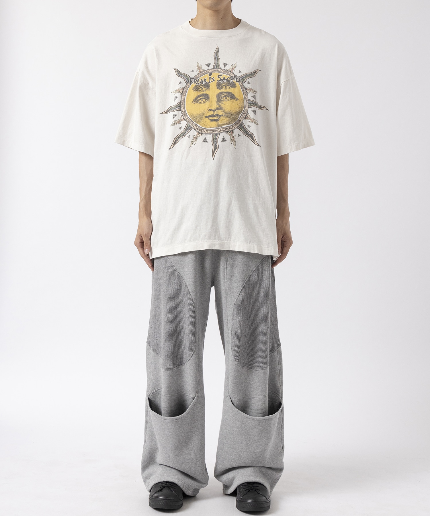 SM-YS1-0000-C02/CP_SS TEE/SUN/WHITE SAINT M××××××