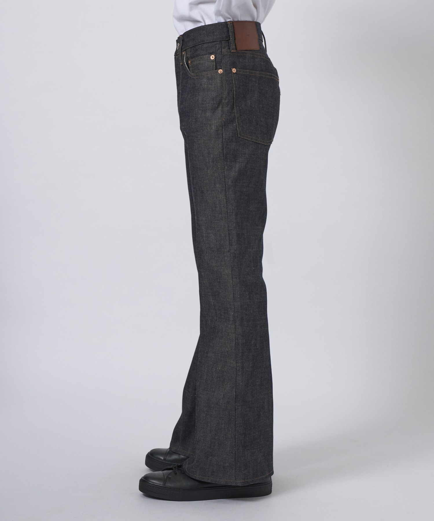 MODERN DENIM TROUSERS FLARED CUT SUGARHILL