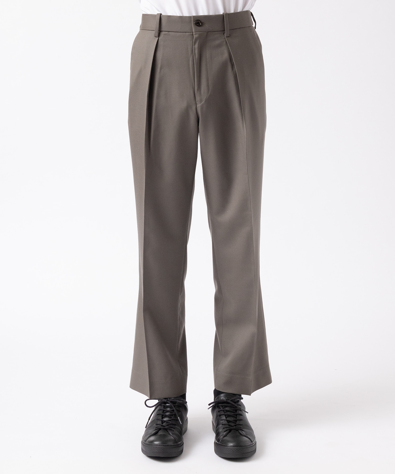 ONE TUCK TAPERED TROUSERS MARKAWARE/marka