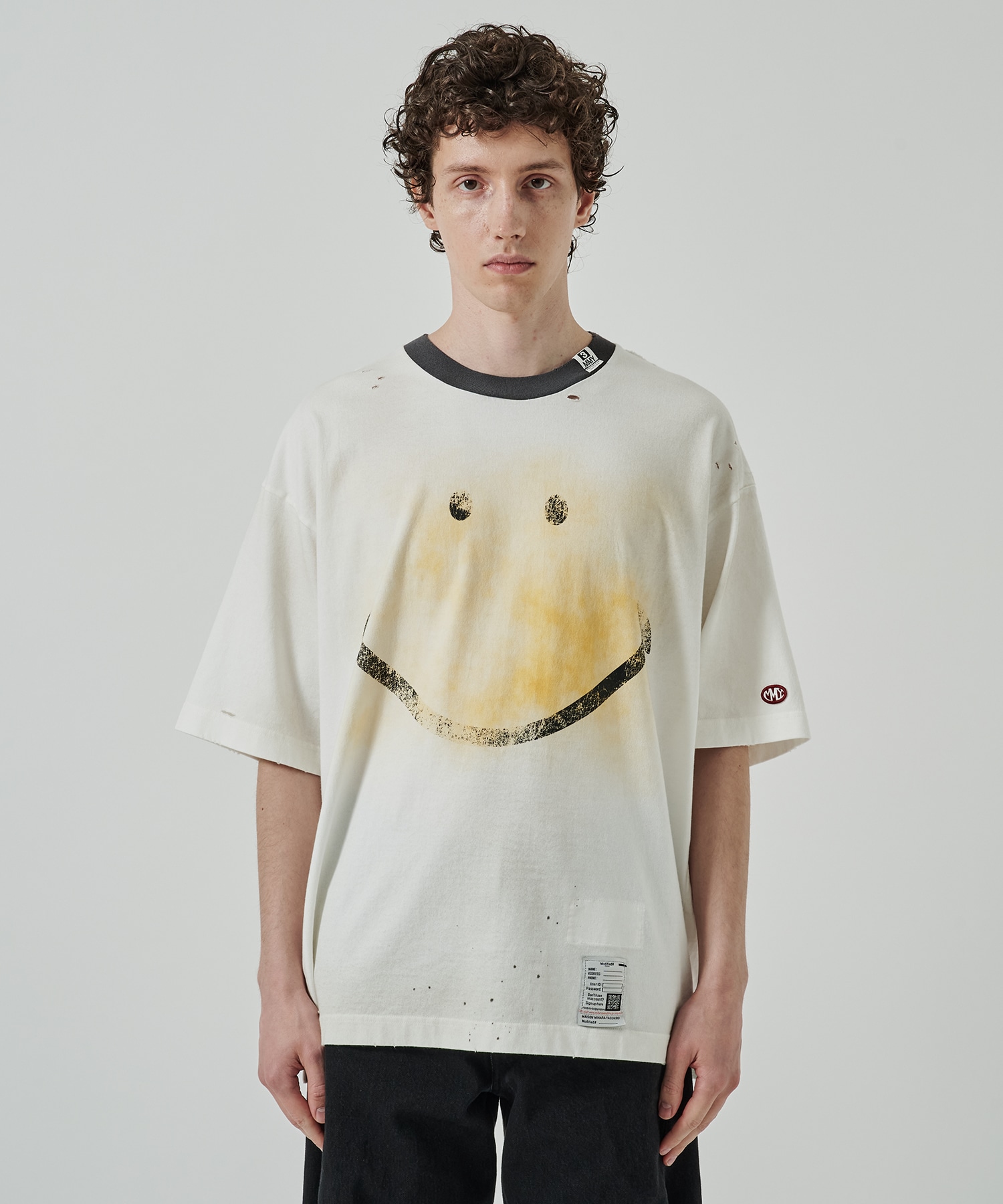 SMILY FACE PRINTEDDISTRESSED TEE Maison MIHARA YASUHIRO