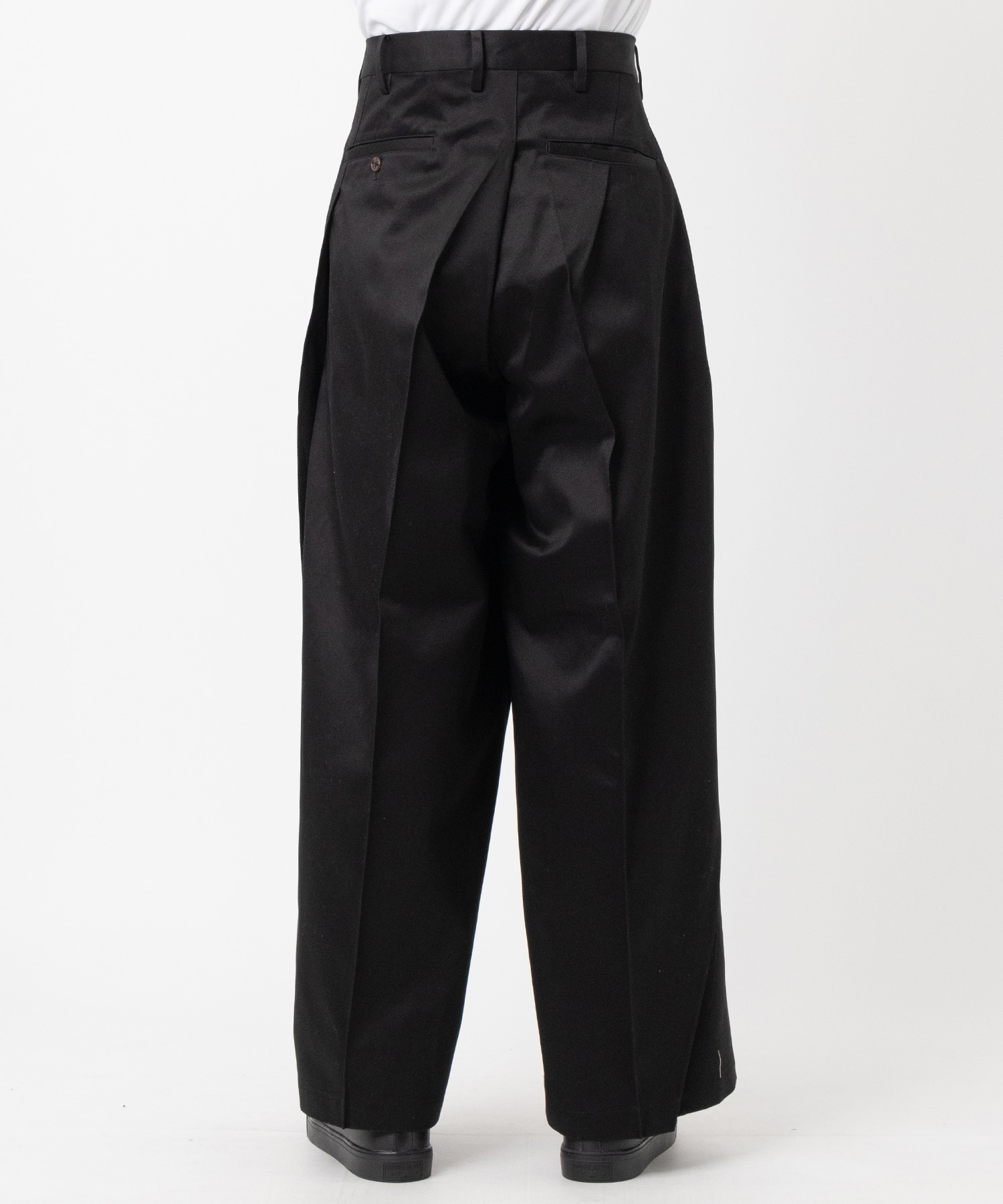 Pleat-design pants KHOKI