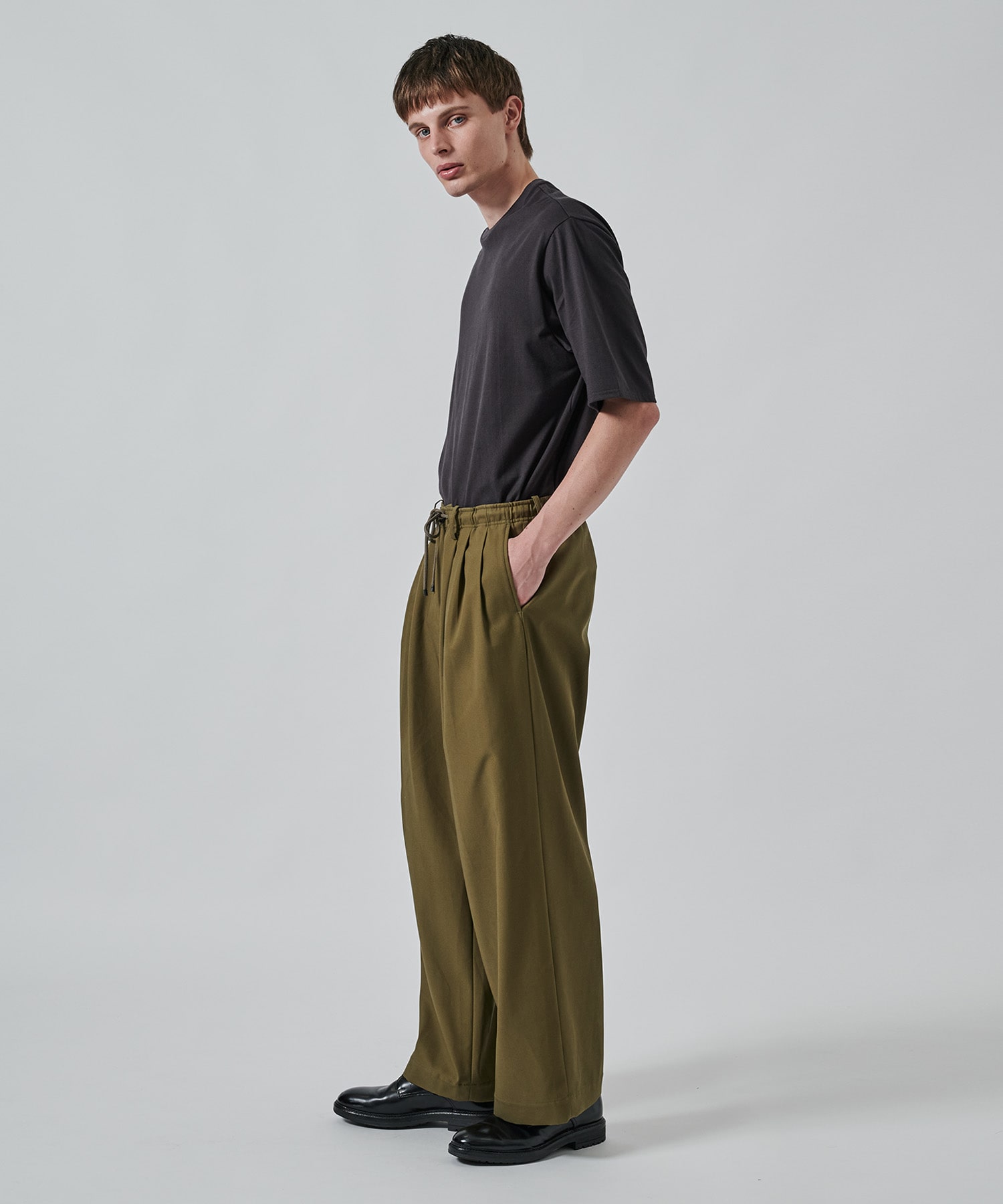〈別注〉TRIPLE PLEATED WIDE TROUSERS MARKAWARE/marka
