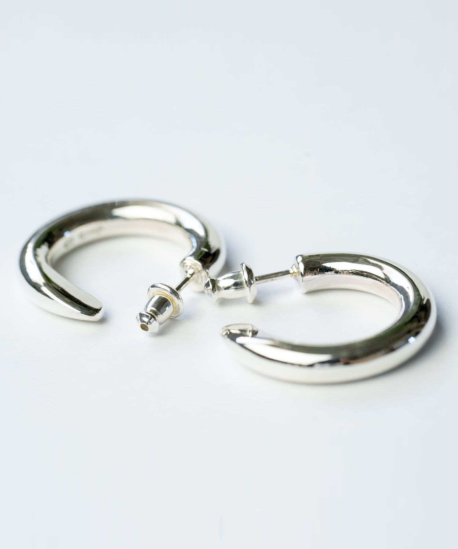 PI-005 Round earring (Large) 線径 4.5mm　(左耳用) WAKAN SILVER SMITH