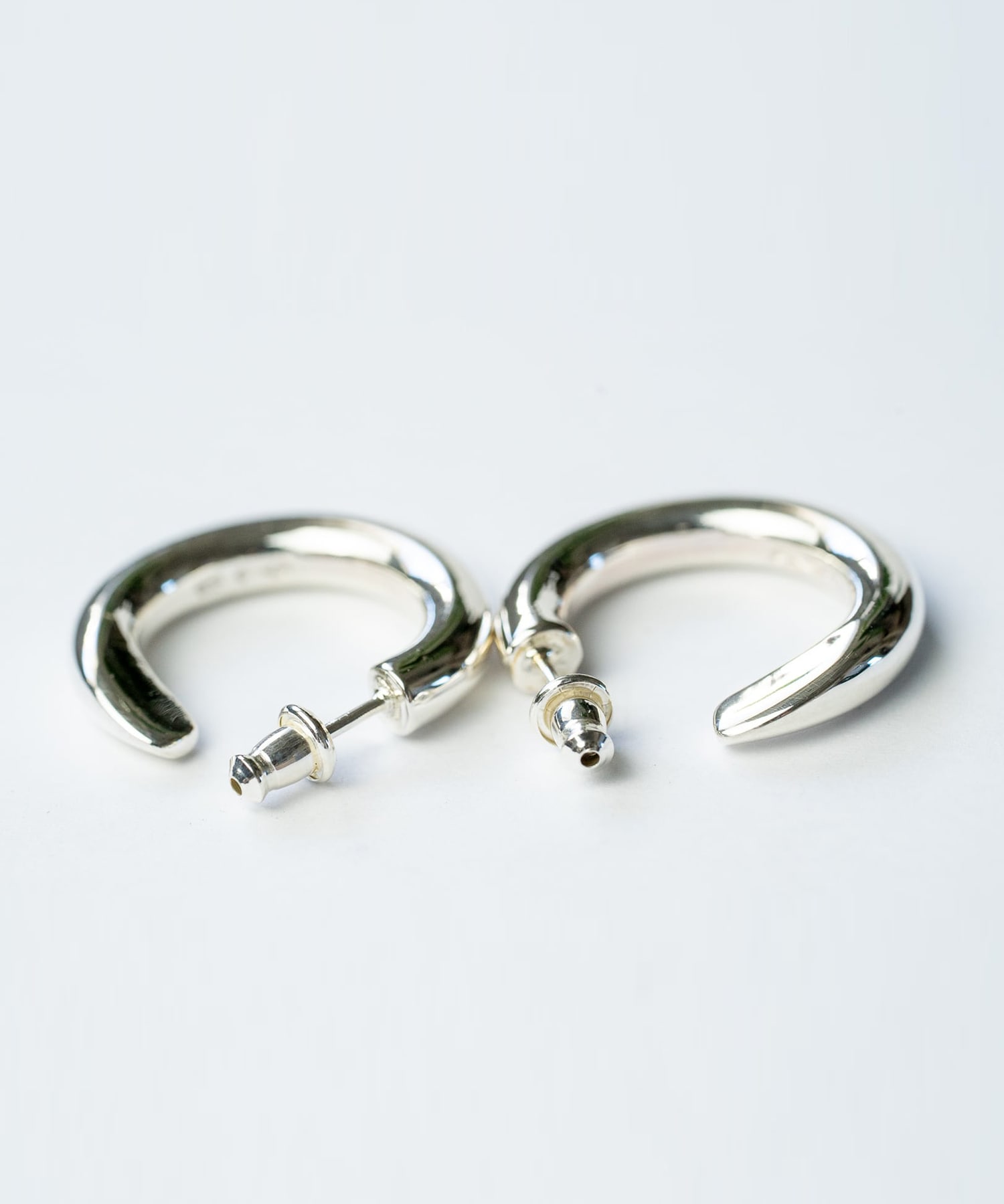 PI-004 Round earring (Large) 線径4.5mm (右耳用) WAKAN SILVER SMITH