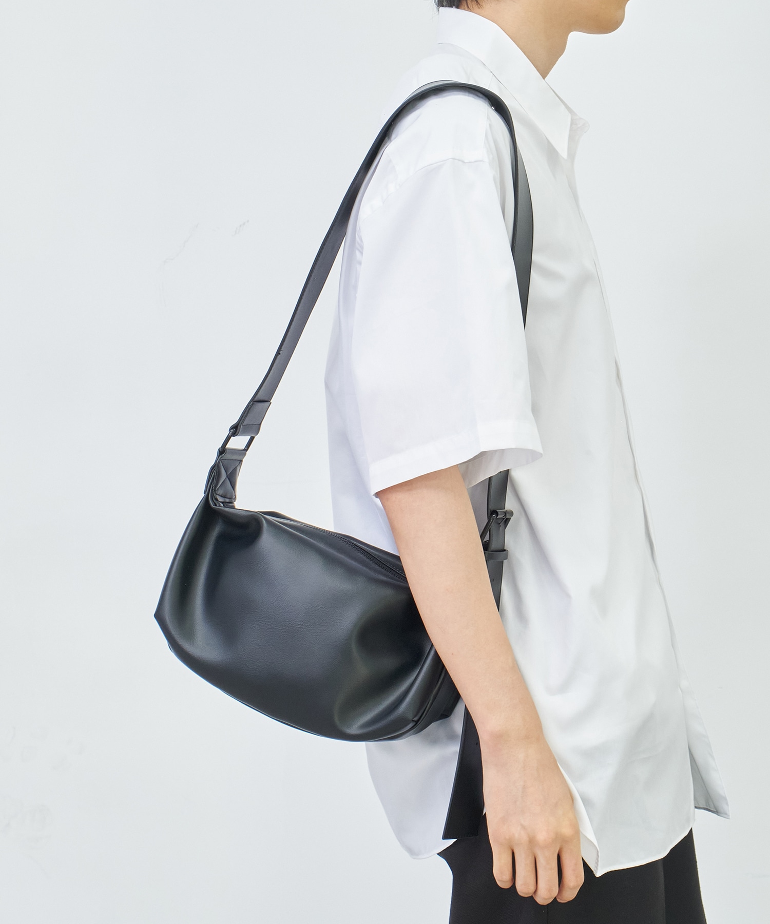 HARF MOON SHOULDER BAG - Medium STUDIOUS