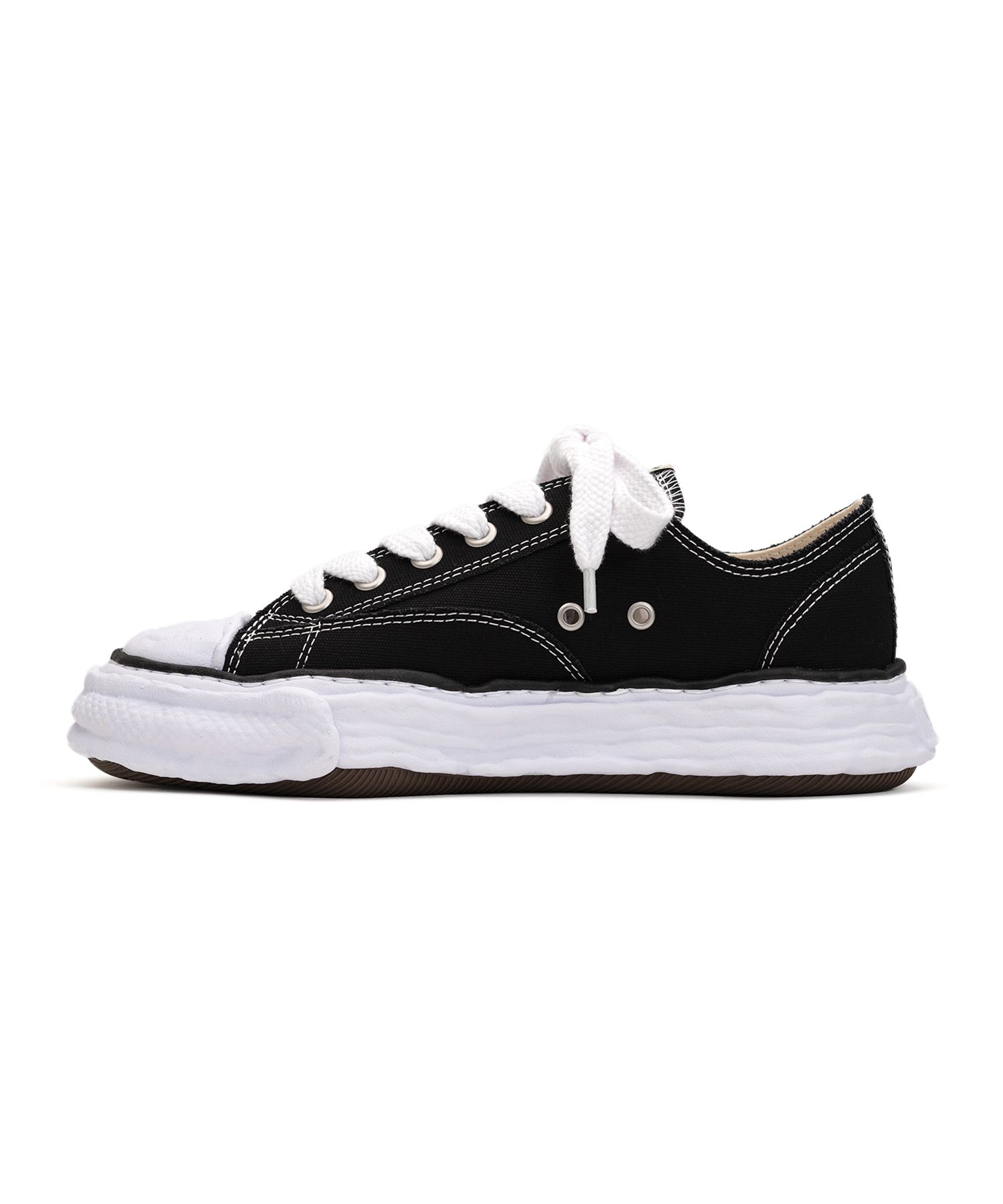 PETERSON23 OG Sole Canvas Low-top Sneaker Maison MIHARA YASUHIRO