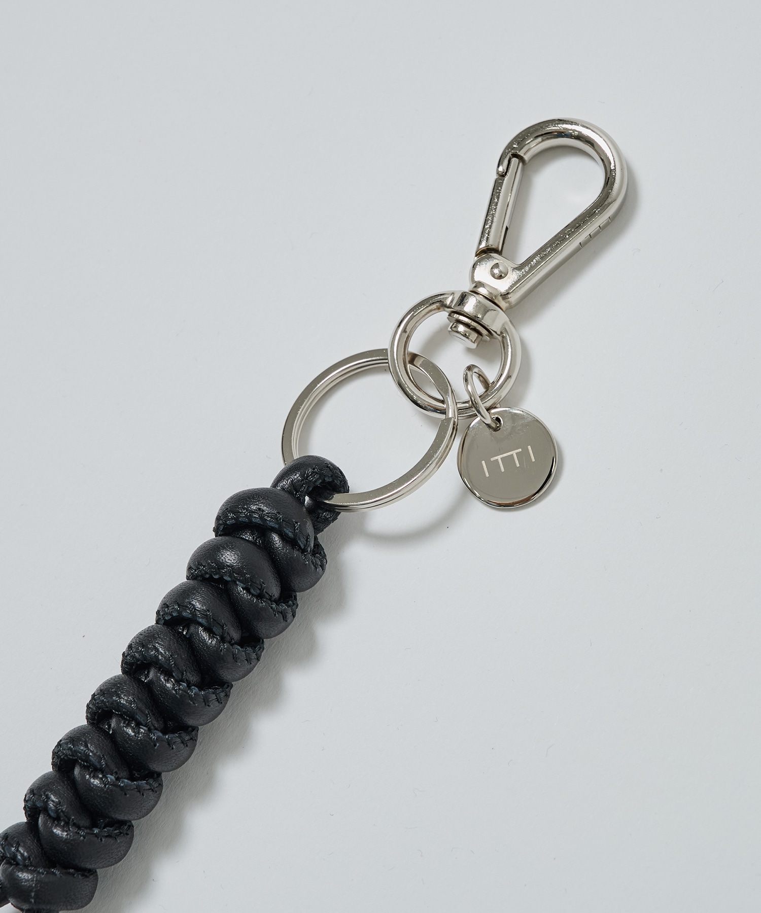 CRISTY SNAKEKNOT CHARM / STCOW ITTI