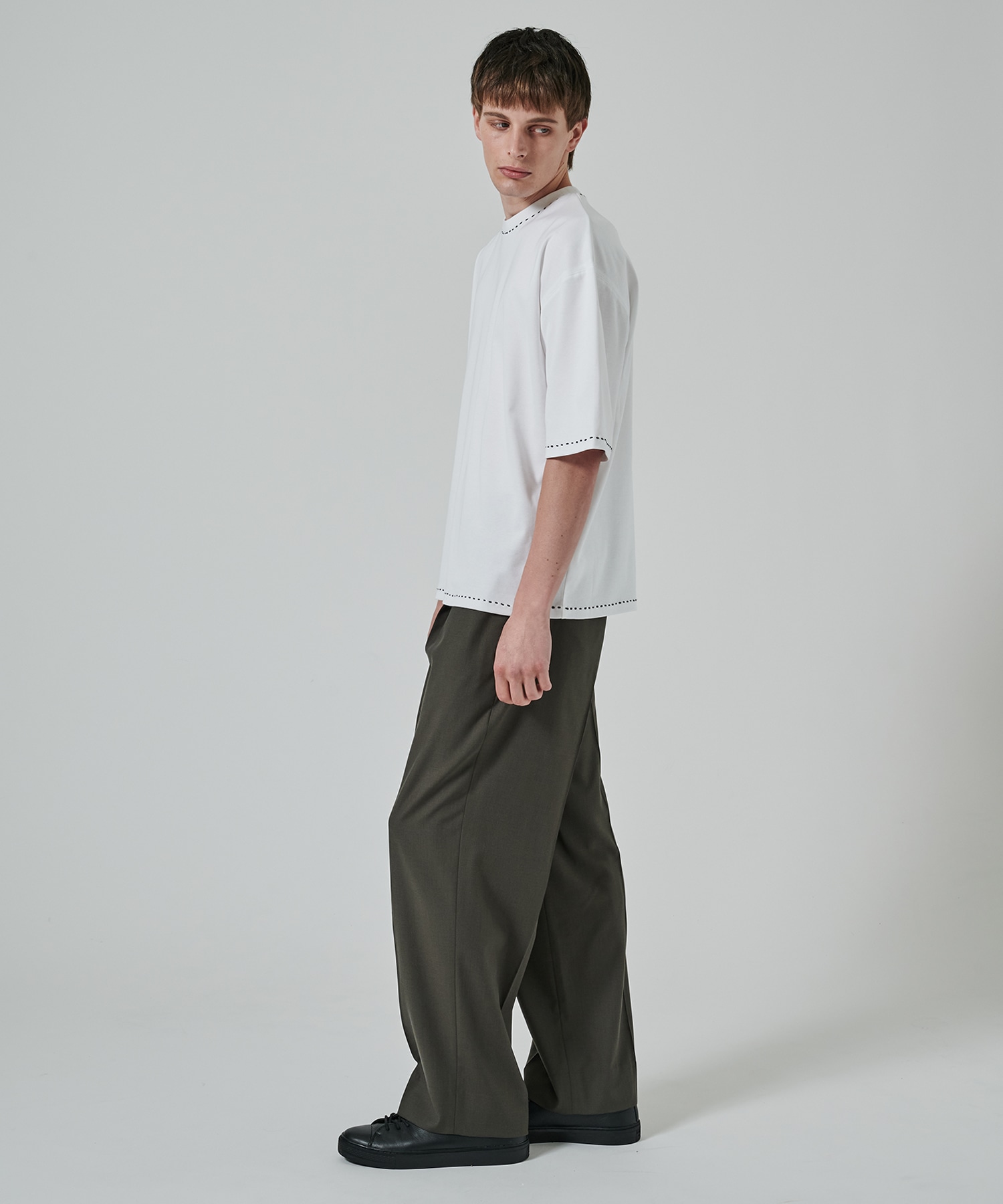 HAND STITCH TEE STUDIOUS