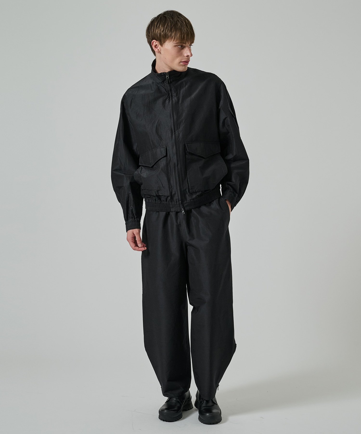 ウールシルク高密度タイプライター / アジャスタブルヘムイージーワイドパンツ, Chambray Black MARKAWARE/marka