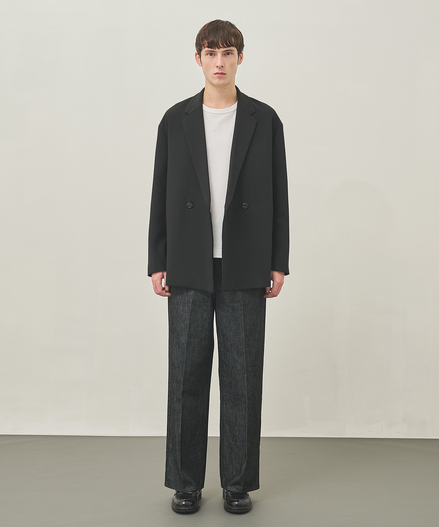 センタープレスが"消えない"デニム STUDIOUS