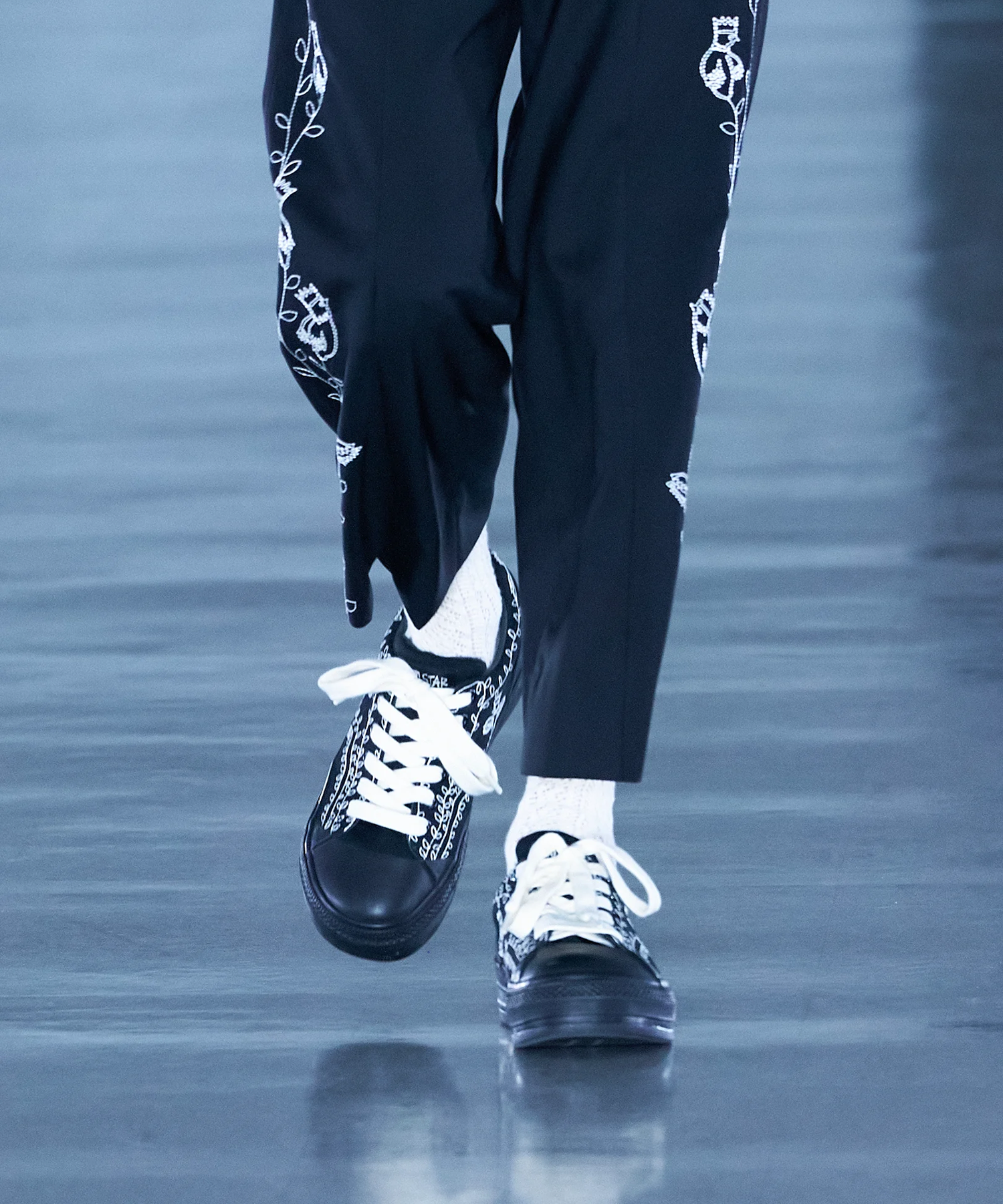 PICTURESQUE ANTIQUE SNEAKER WITH CONVERSE(ISSUE#7) SHINYAKOZUKA