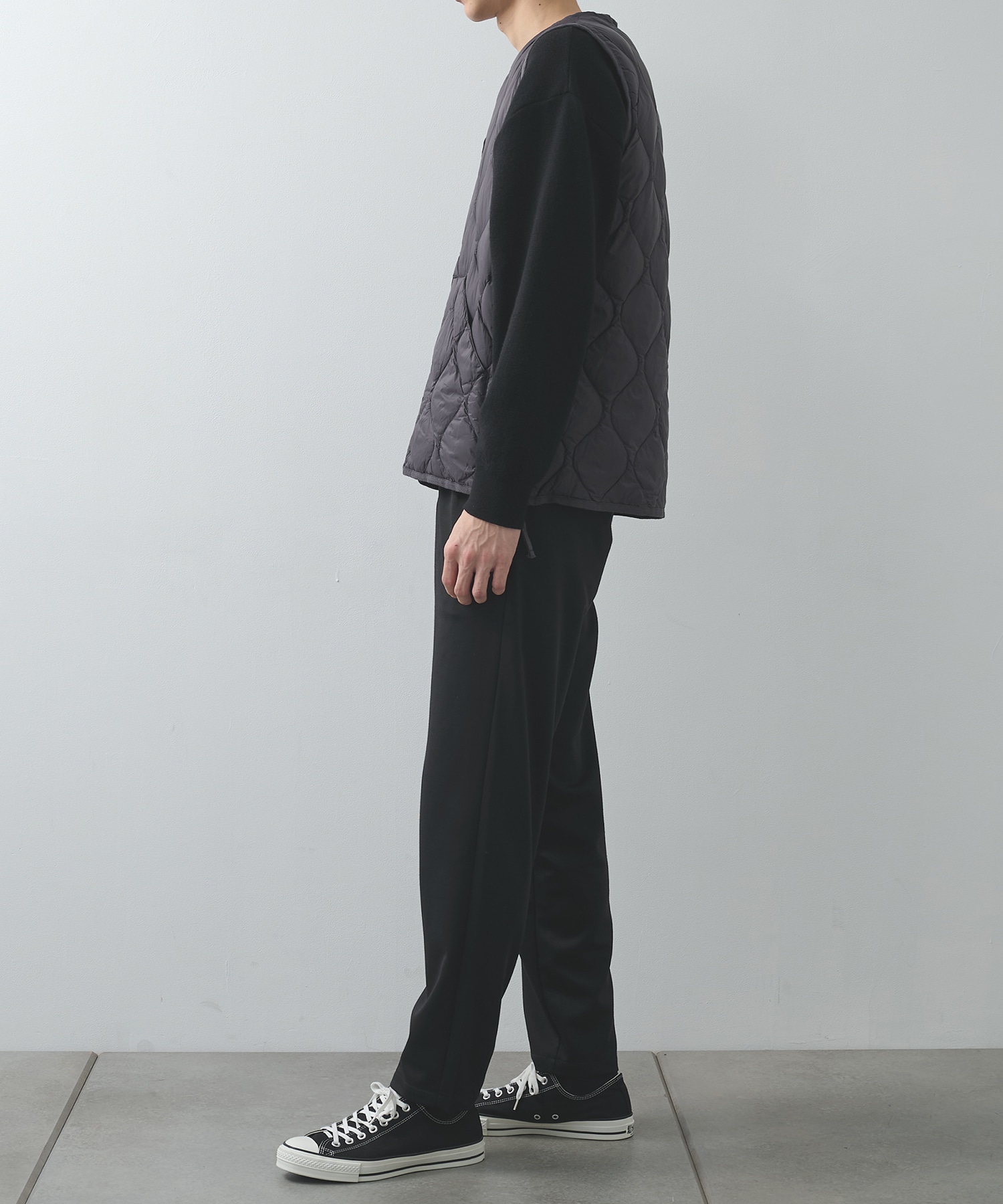 MILITARY V NECK W-ZIP DOWN VEST TAION