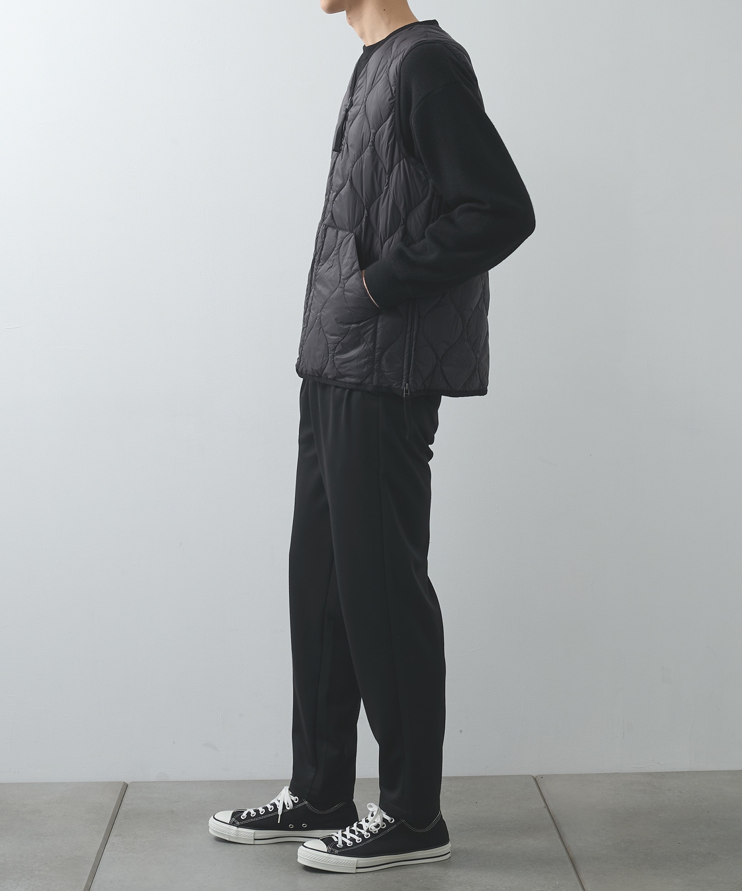 MILITARY V NECK W-ZIP DOWN VEST TAION