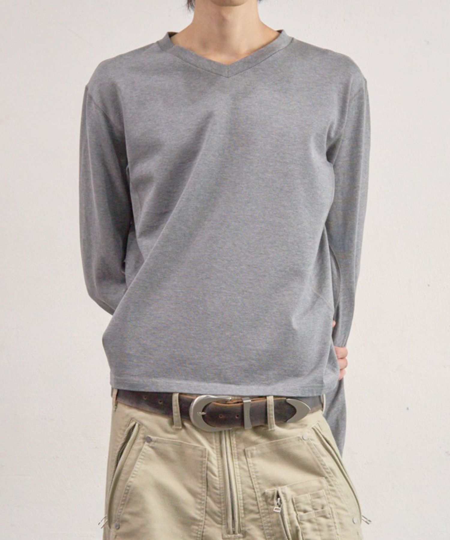 PANELLED V-NECK LONG SLEEVE T-SHIRT NVRFRGT