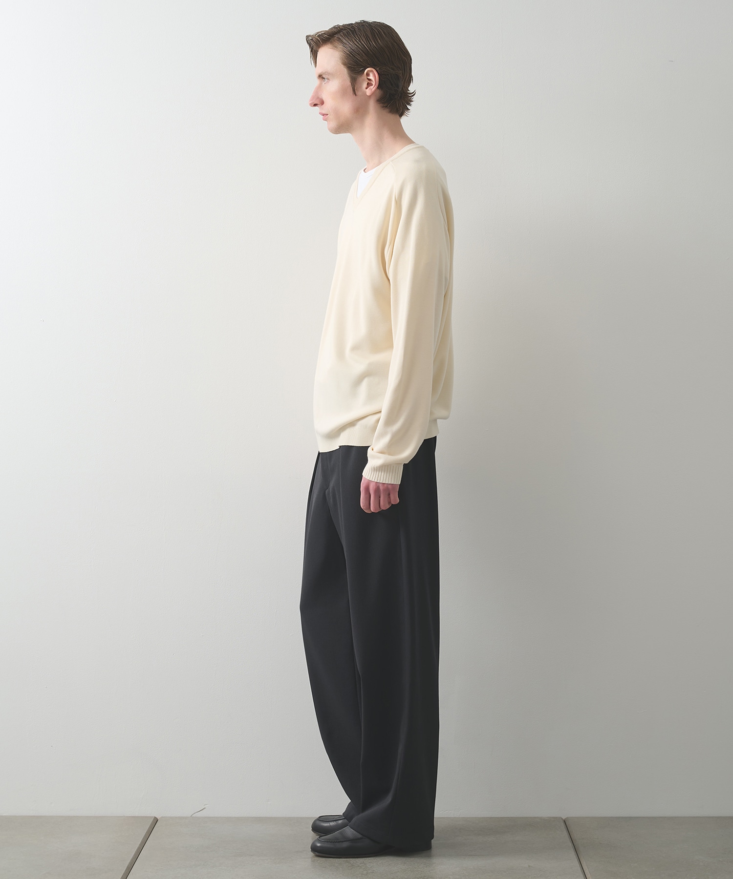 Smooth Silky V neck Knit STUDIOUS