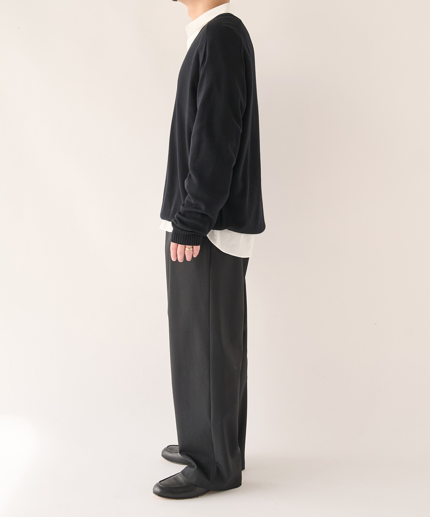 Smooth Silky V neck Knit STUDIOUS