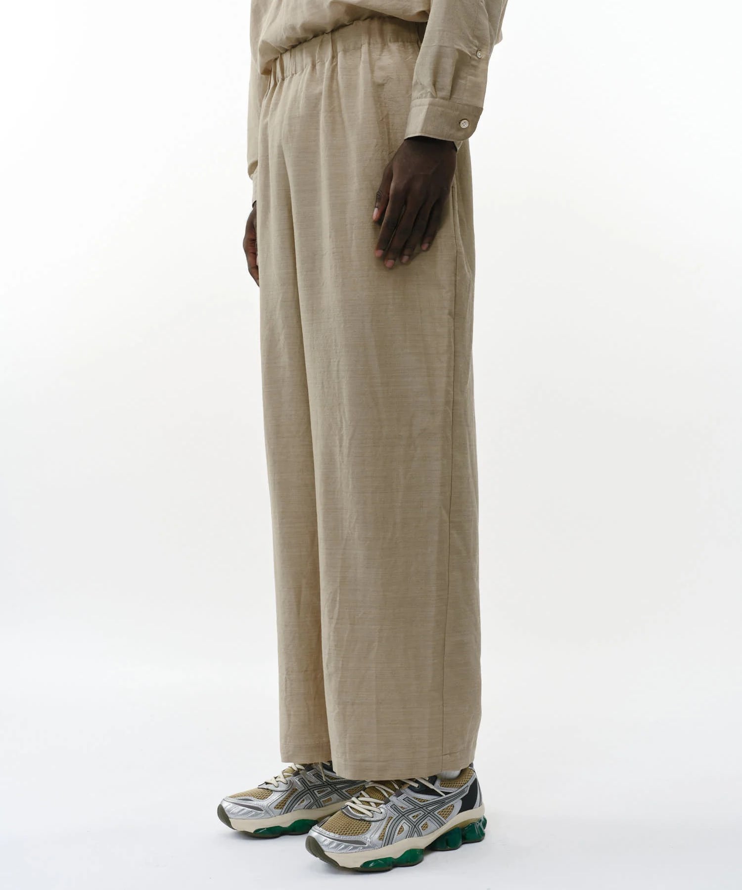 ウールシルクフェザークロス / ワイドシリンダーフィットイージーパンツ 