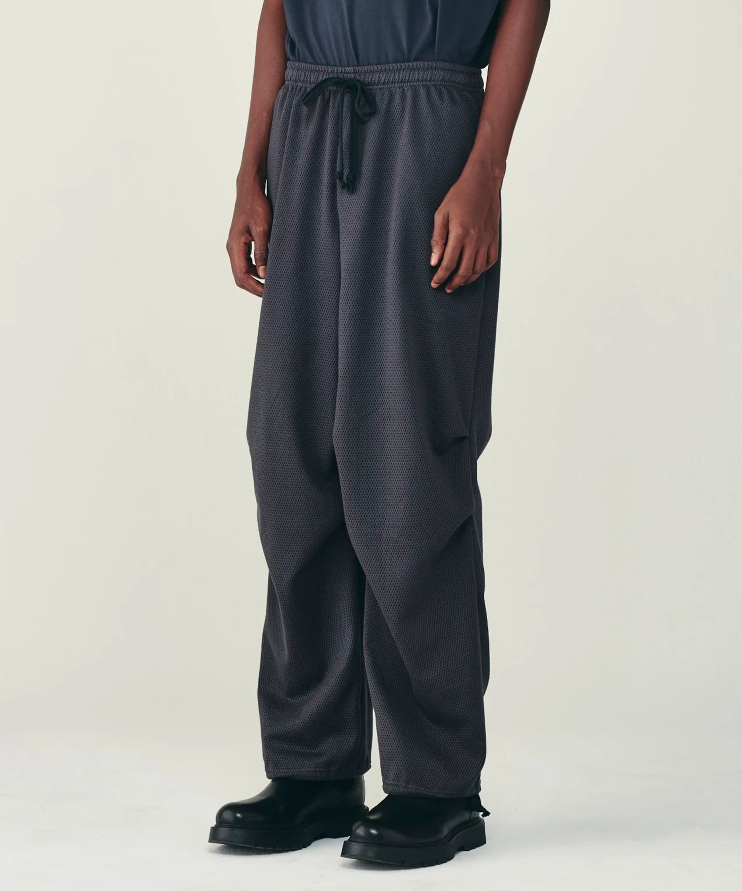 KNEE TUCK PANTS 