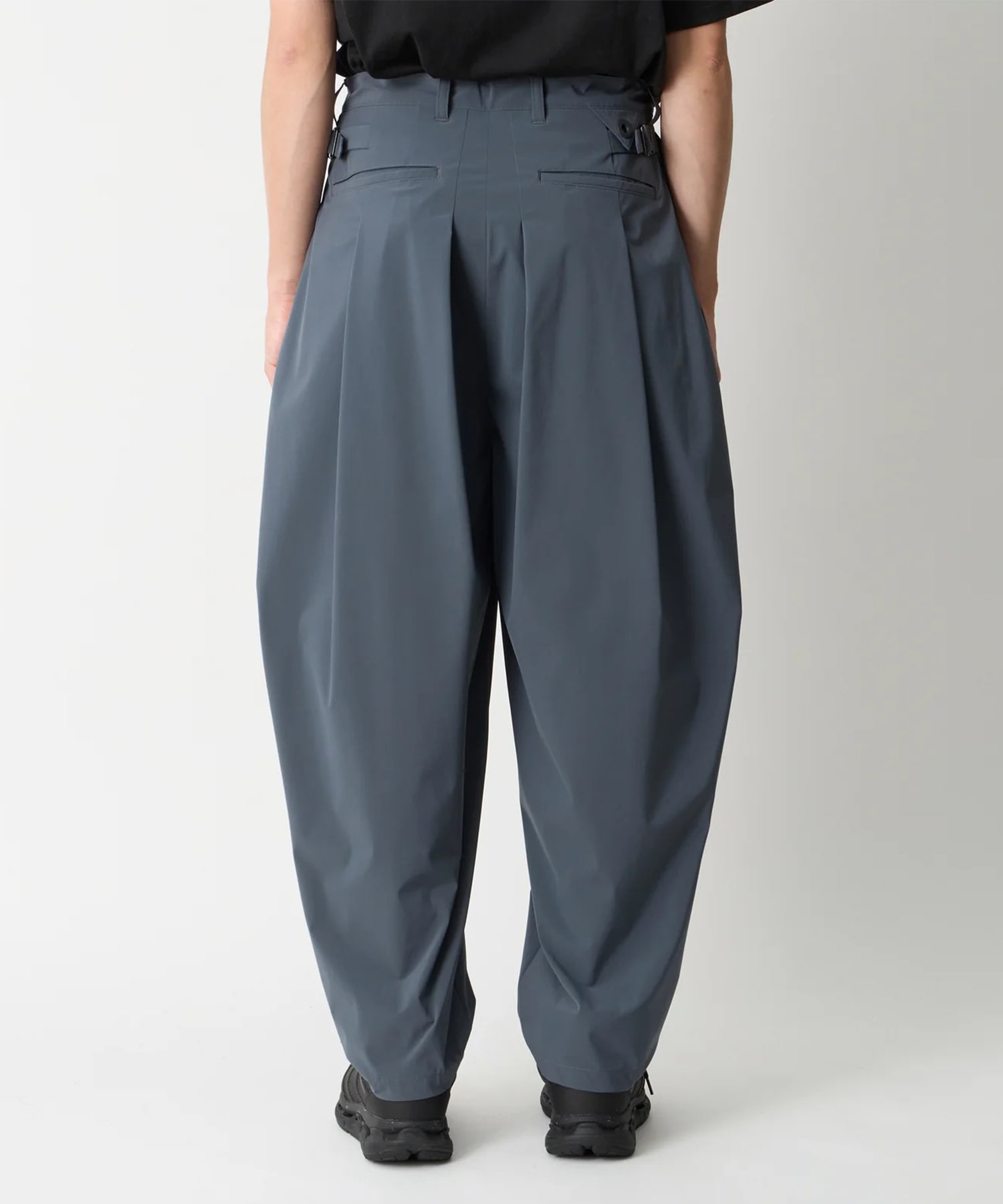 8 TUCK WIDE TAPERED PANTS White Mountaineering