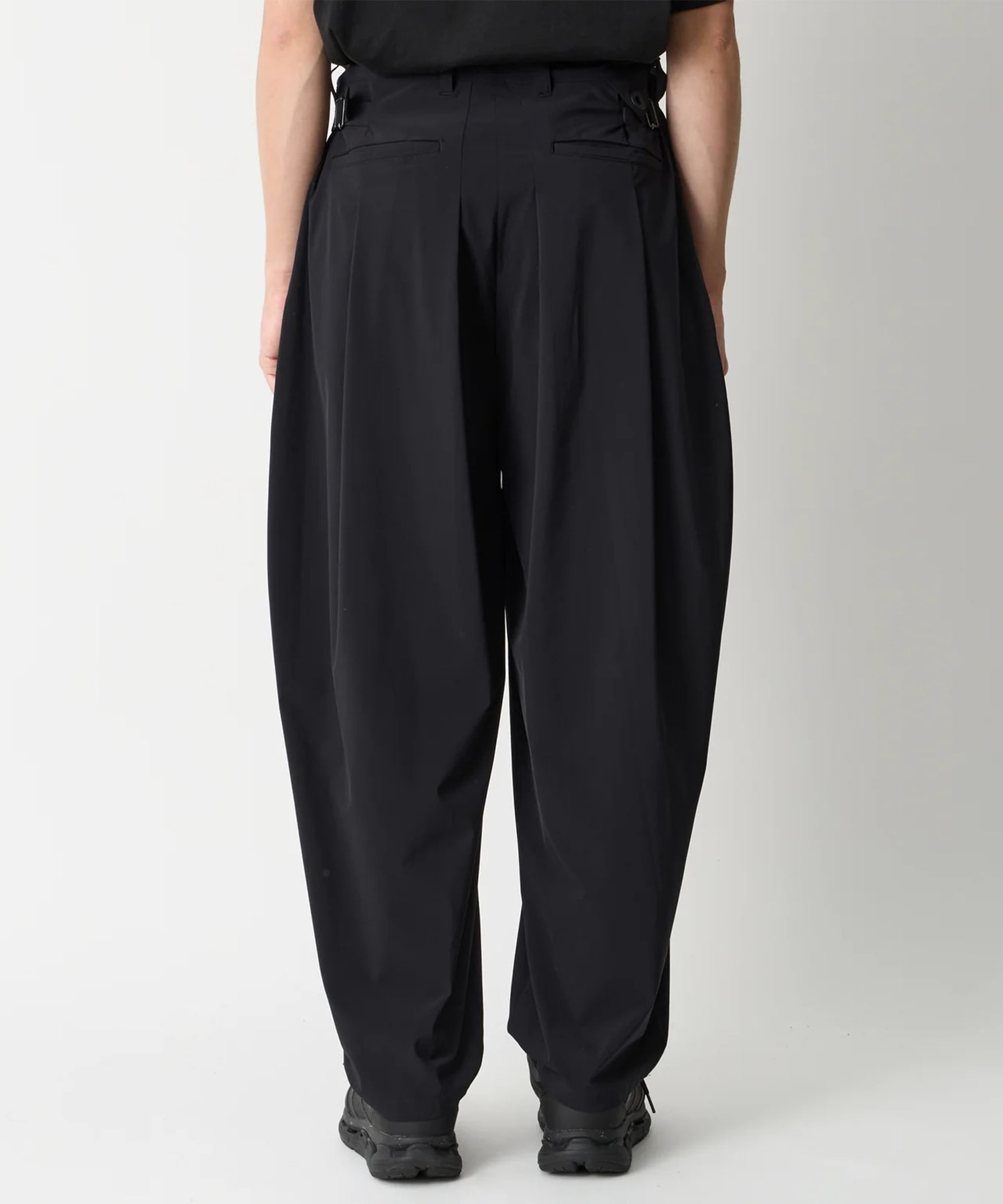 8 TUCK WIDE TAPERED PANTS White Mountaineering