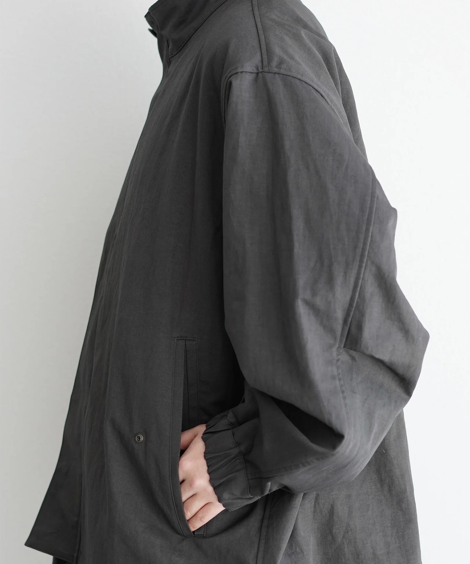 Stand collar blouson STILL BY HAND