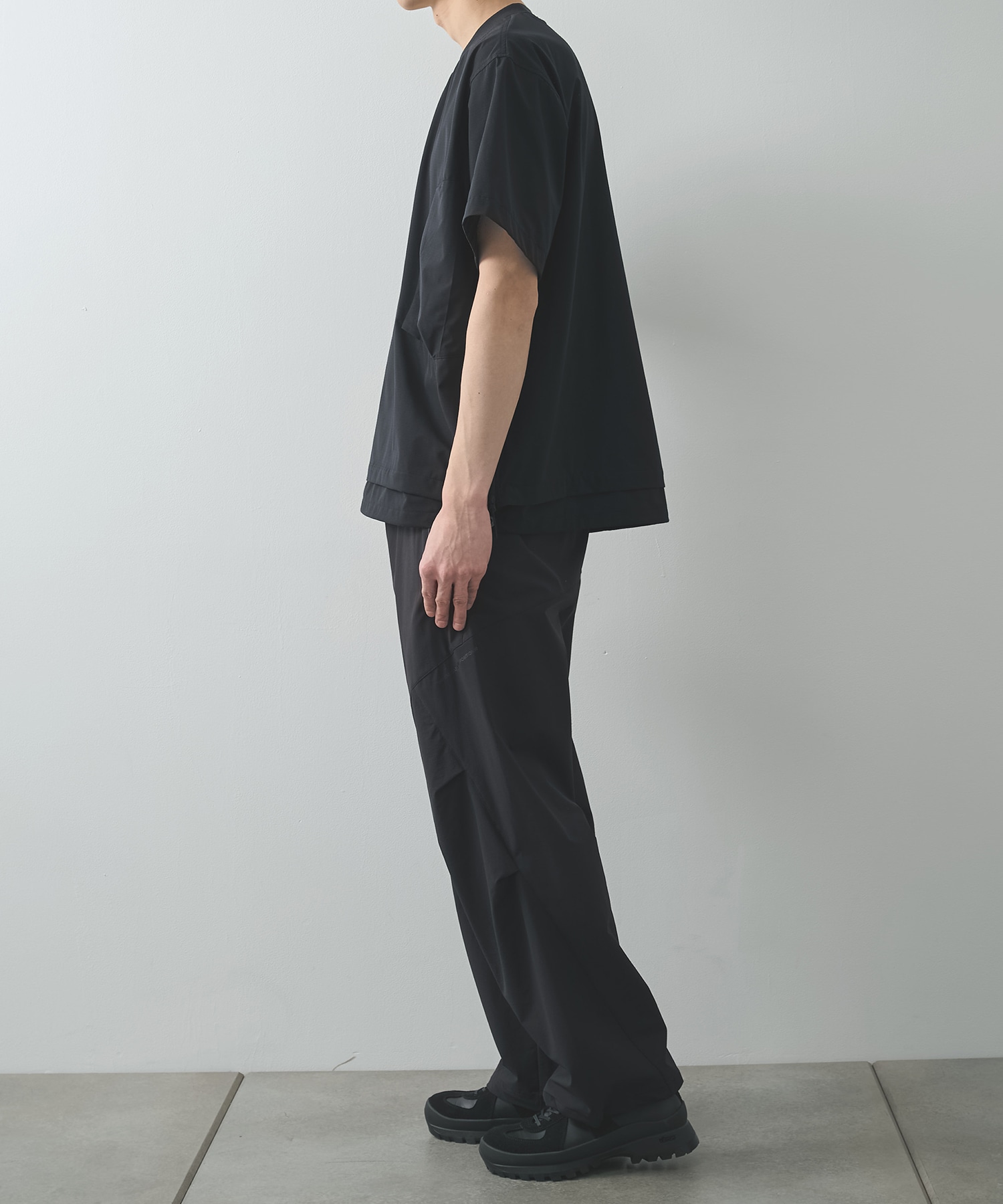 THE DEFORMED S/S PULLOVER WITH UTILITY POCKETS POLIQUANT