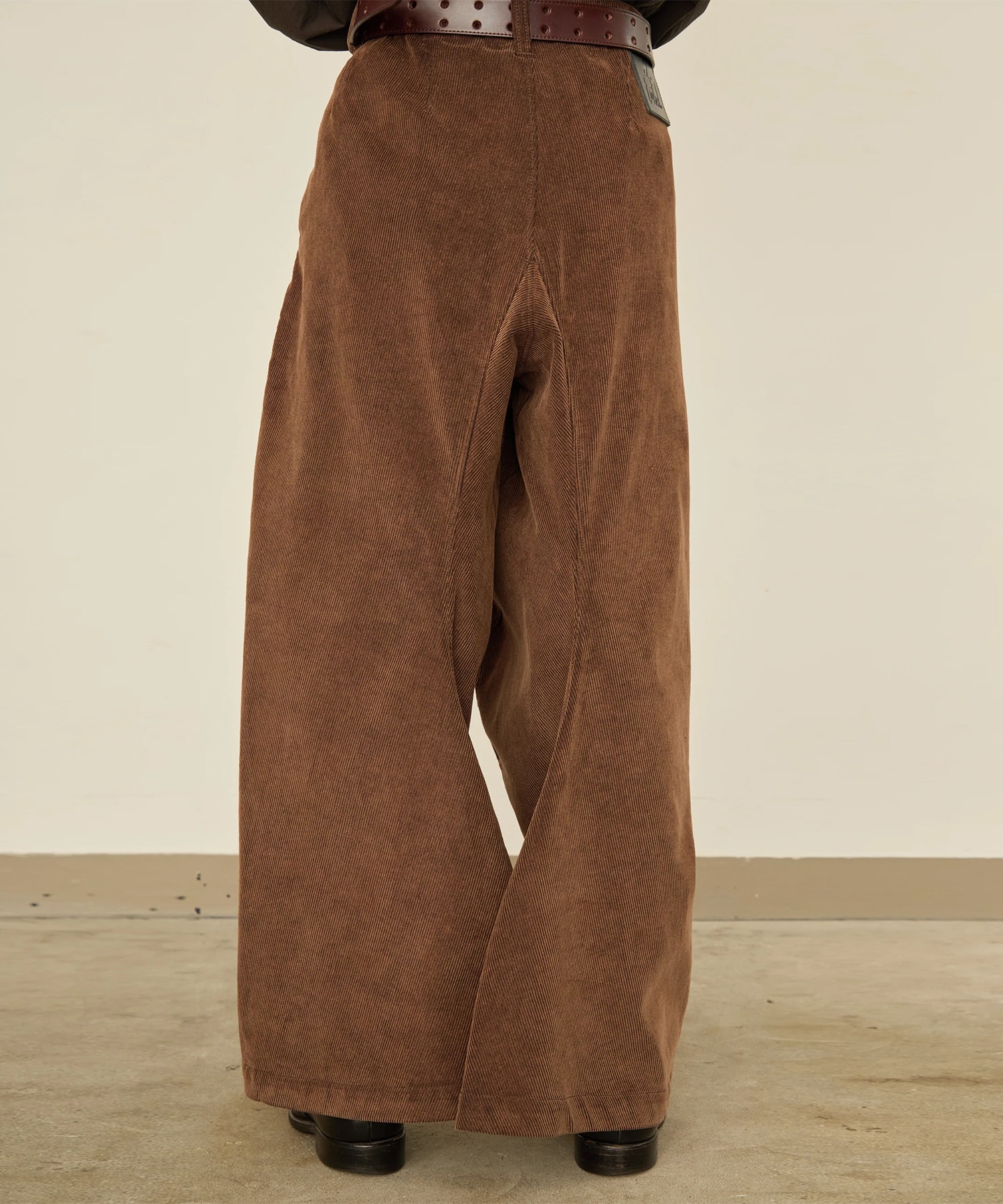 TWIST CORDUROY PANTS I'm here