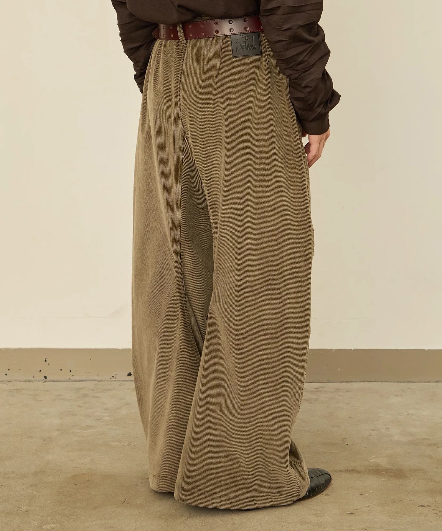 TWIST CORDUROY PANTS I'm here