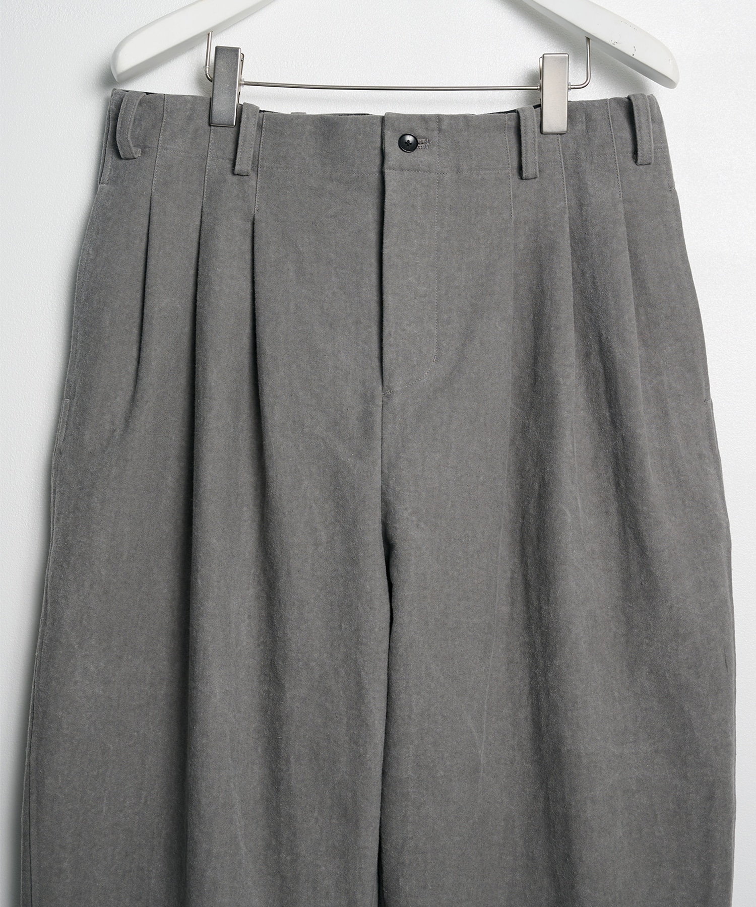 3 Tucks Tapered Pants AXIS