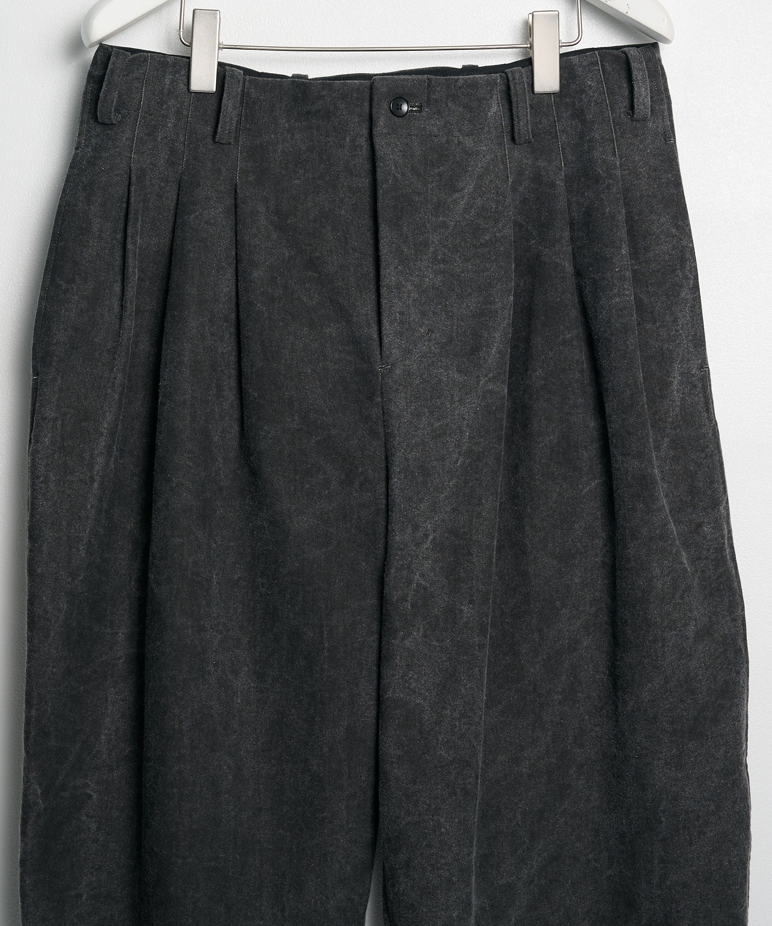 3 Tucks Tapered Pants AXIS