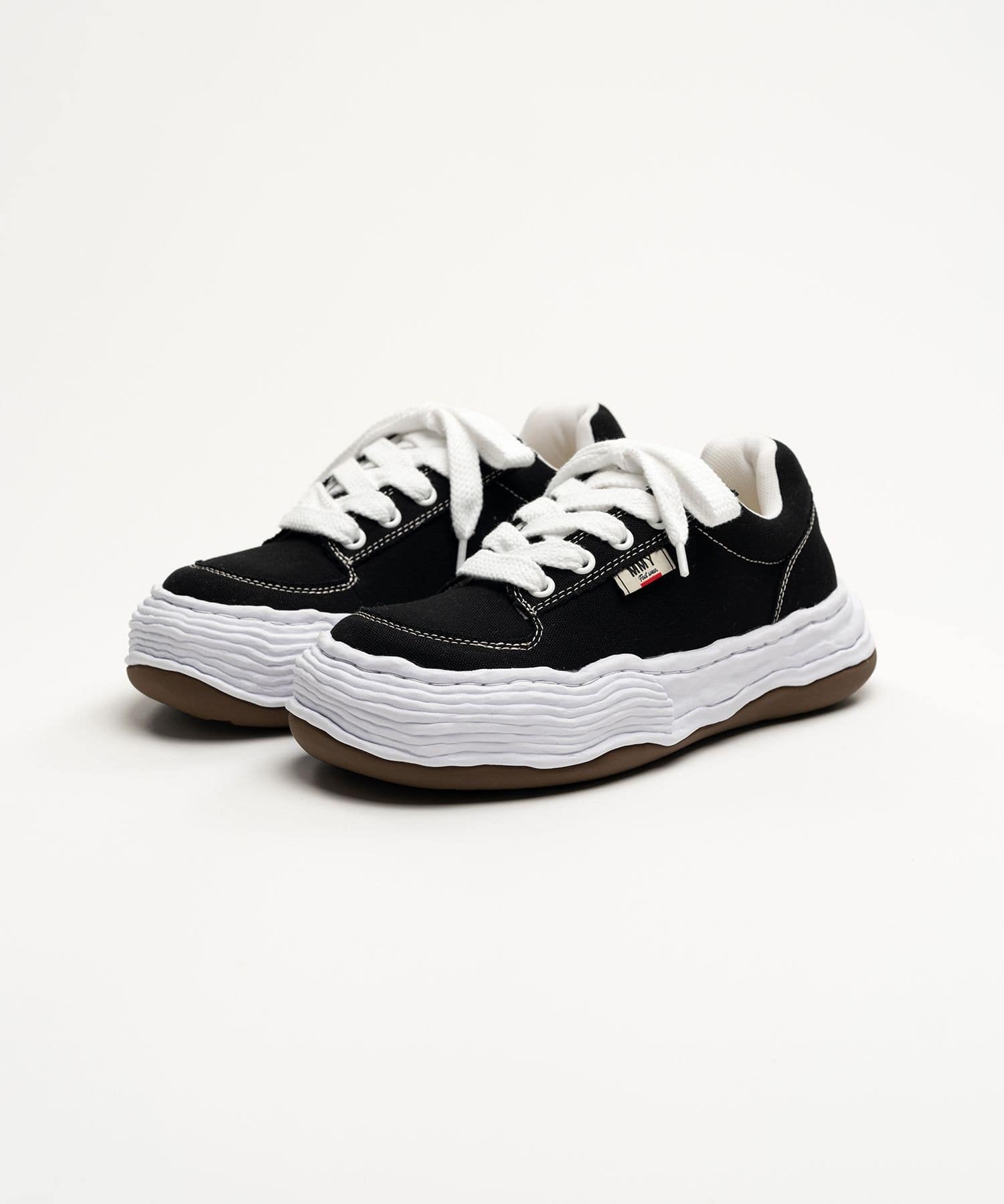 OLIVER / original sole canvas Low-Top sneaker Maison MIHARA YASUHIRO