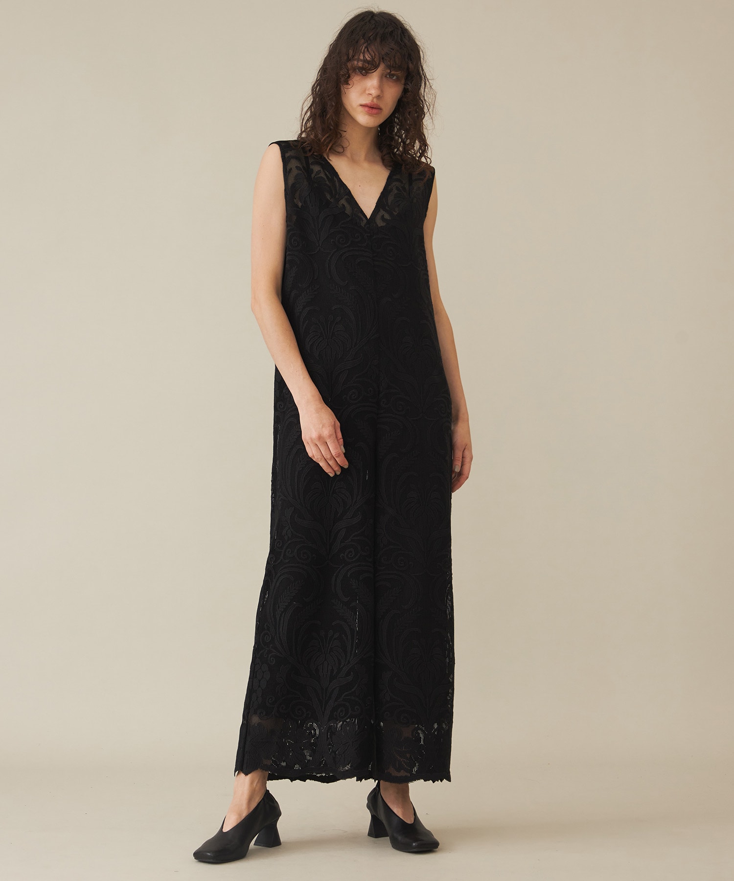 1度試着しましたAmeri VINTAGE CHLOE V NECK ROMPERS